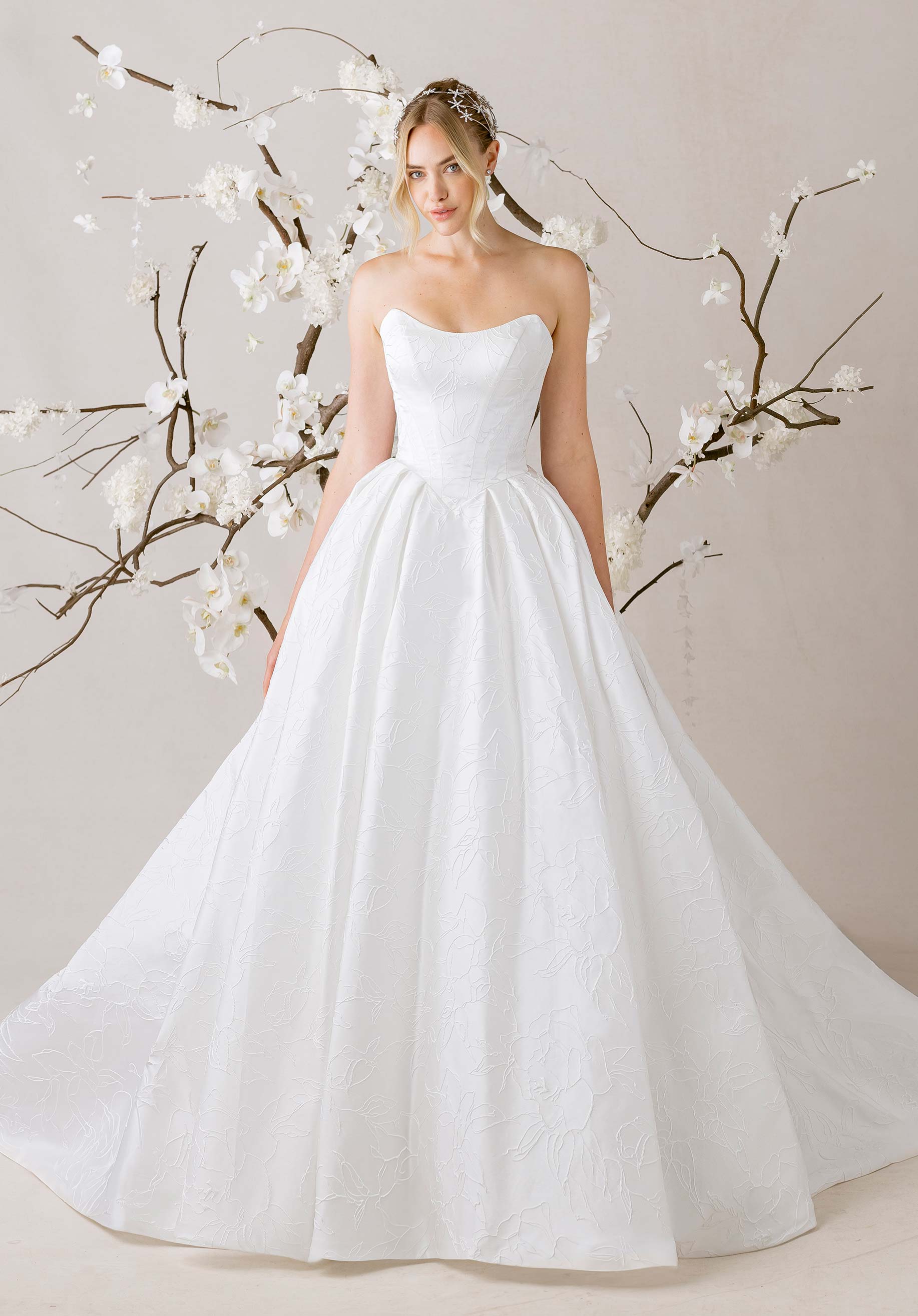 morilee-copp-llia-tr-gerloses-brautkleid-basque-brokat image 1