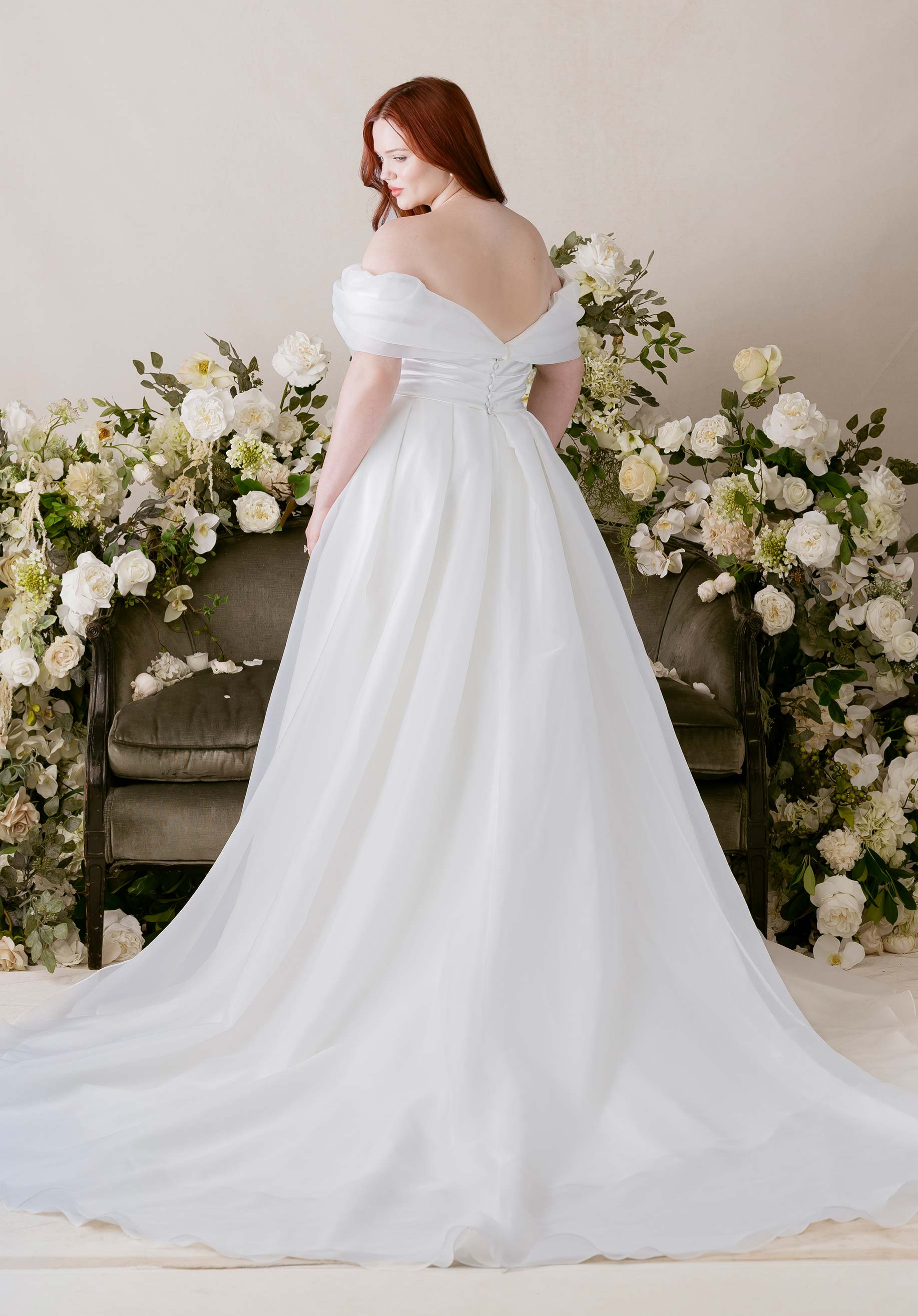 morilee-julietta-canna-brautkleid-off-shoulder-mit-schlitz image 6
