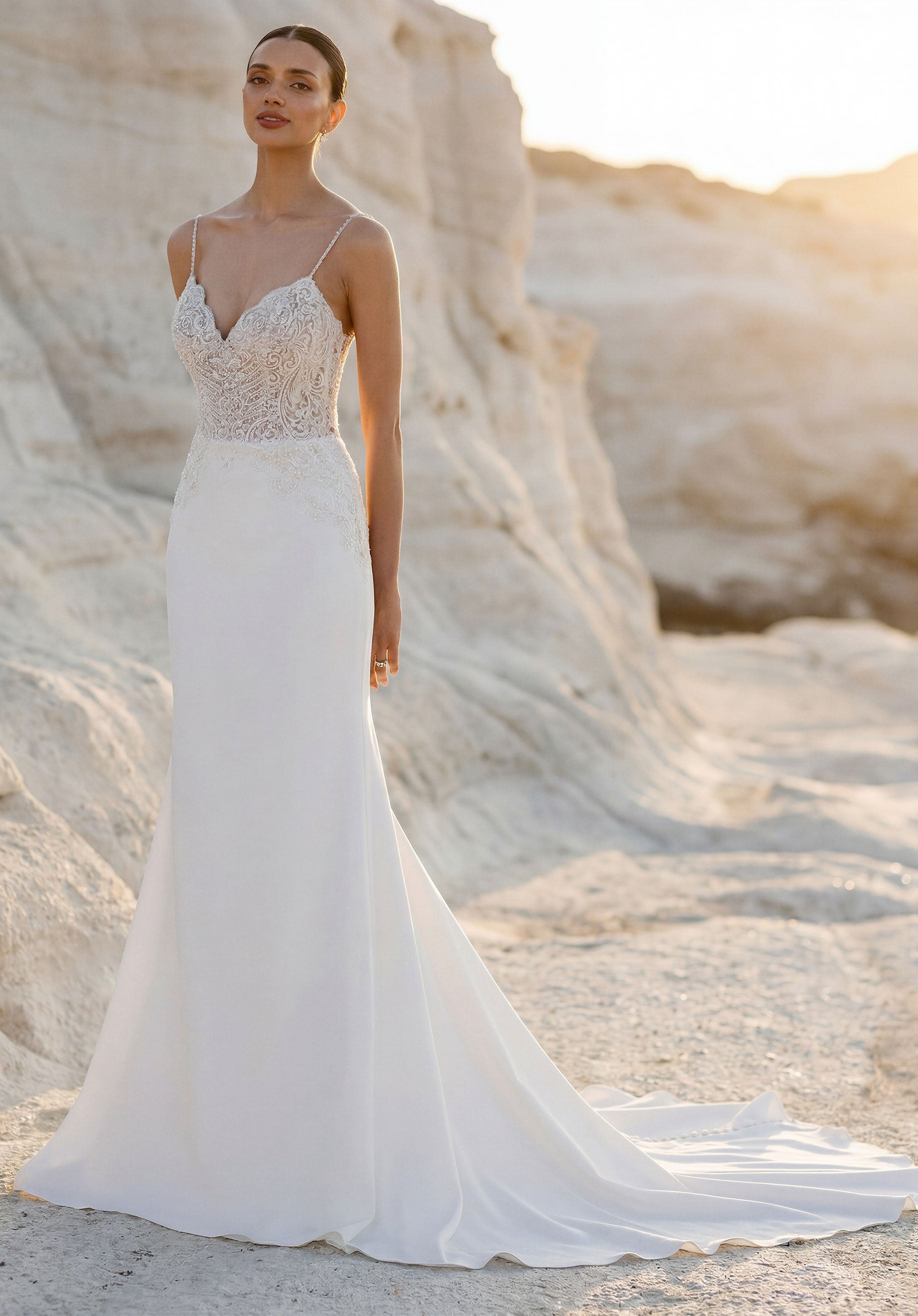 morilee-trin-brautkleid-fit-and-flare-v-ausschnitt-stretch-crepe-satin-niedriger image 2