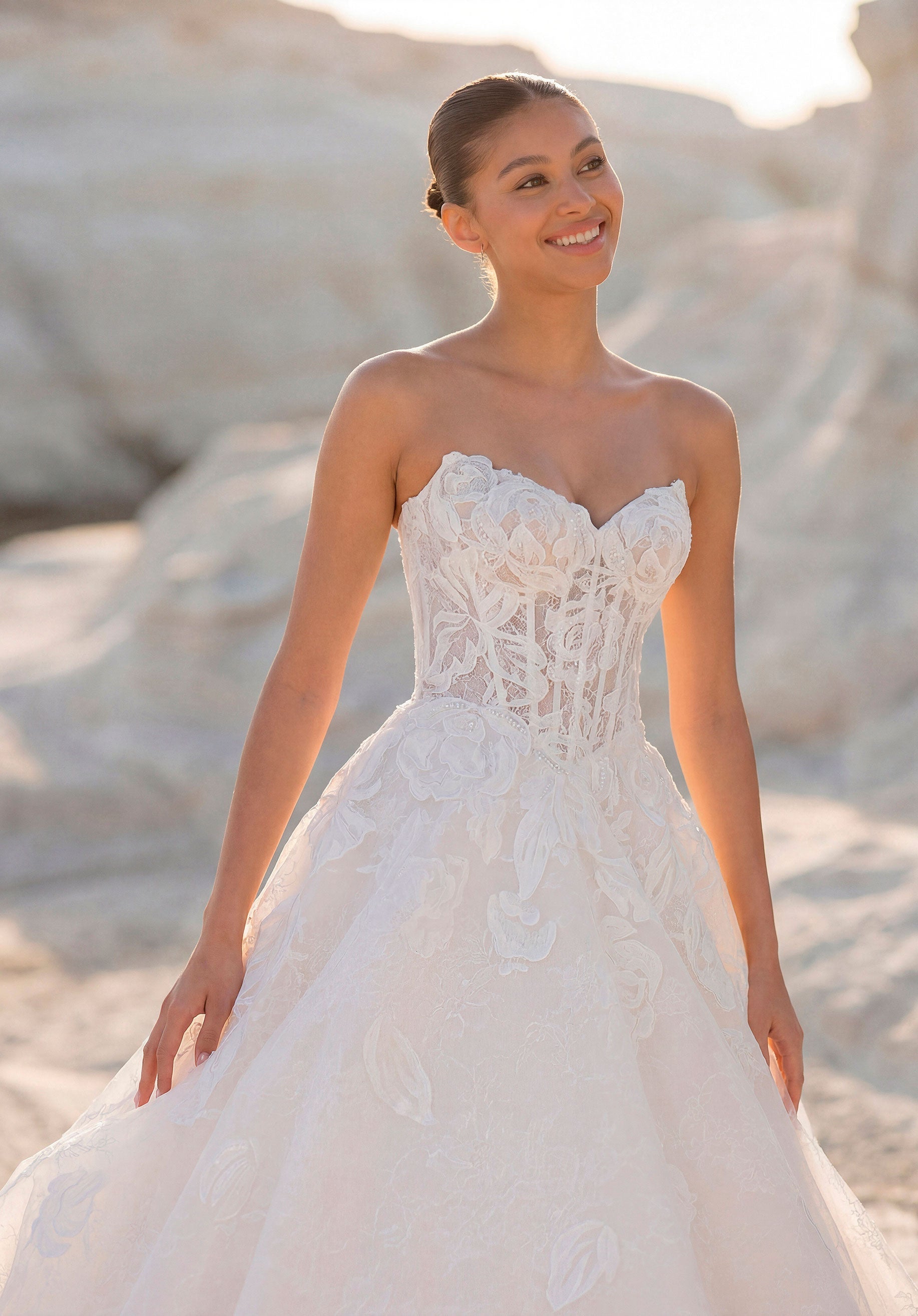 morilee-tiarra-brautkleid-ballkleid-mit-cat-eye-ausschnitt-und-rosen-stickerei image 2