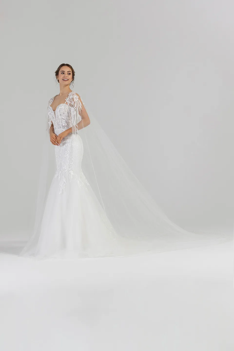 eglantine-lagune-brautkleid-mit-cape-ivoire-wei-gr-34-74 image 1