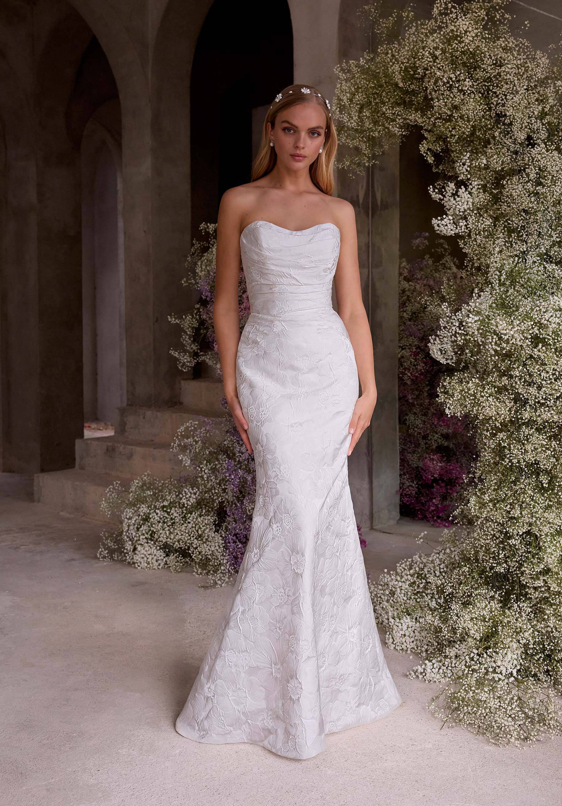 morilee-victoria-meerjungfrau-brautkleid-aus-brokat-mit-berrock image 1