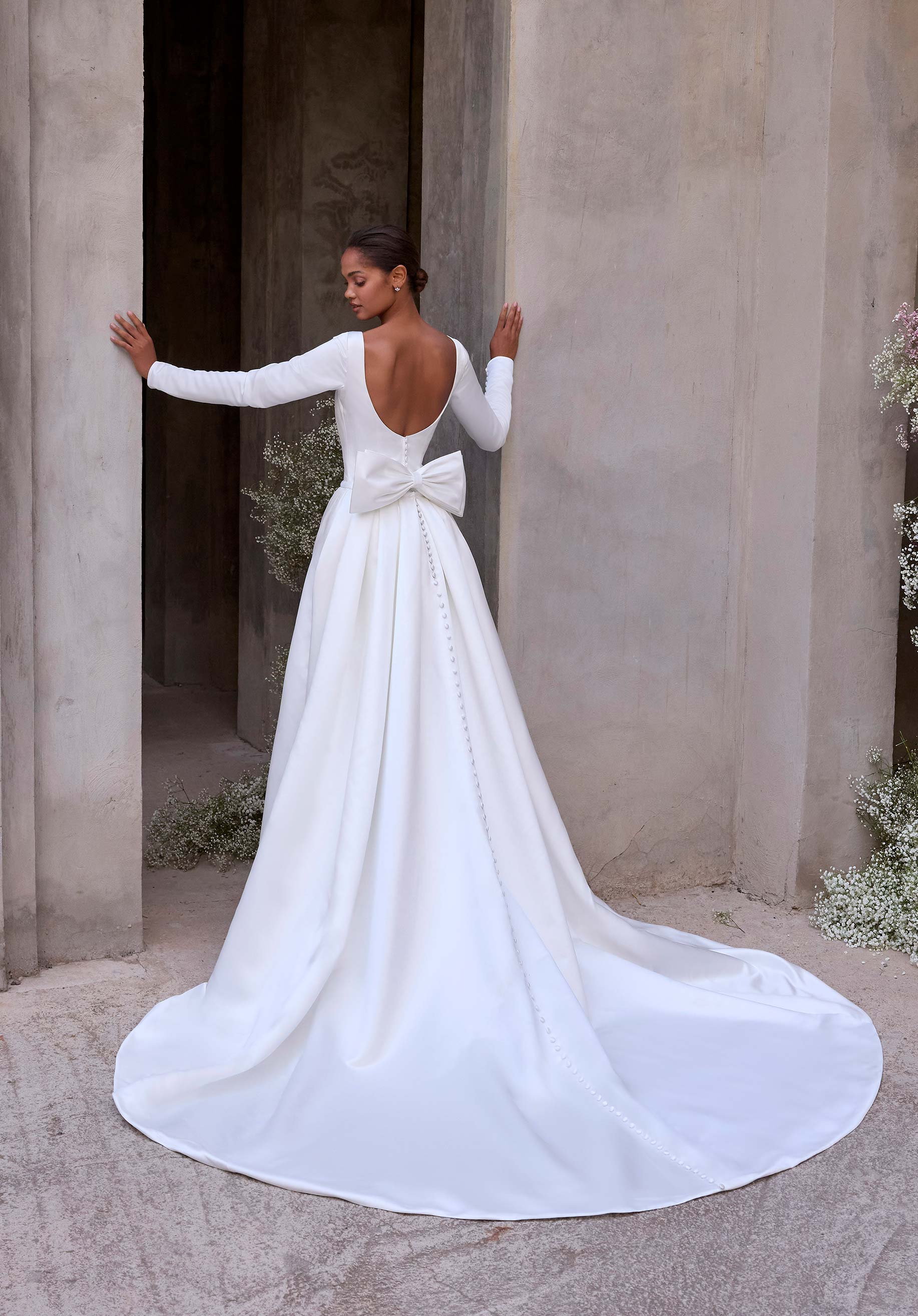 morilee-virtue-satin-mini-brautkleid-mit-berrock image 2