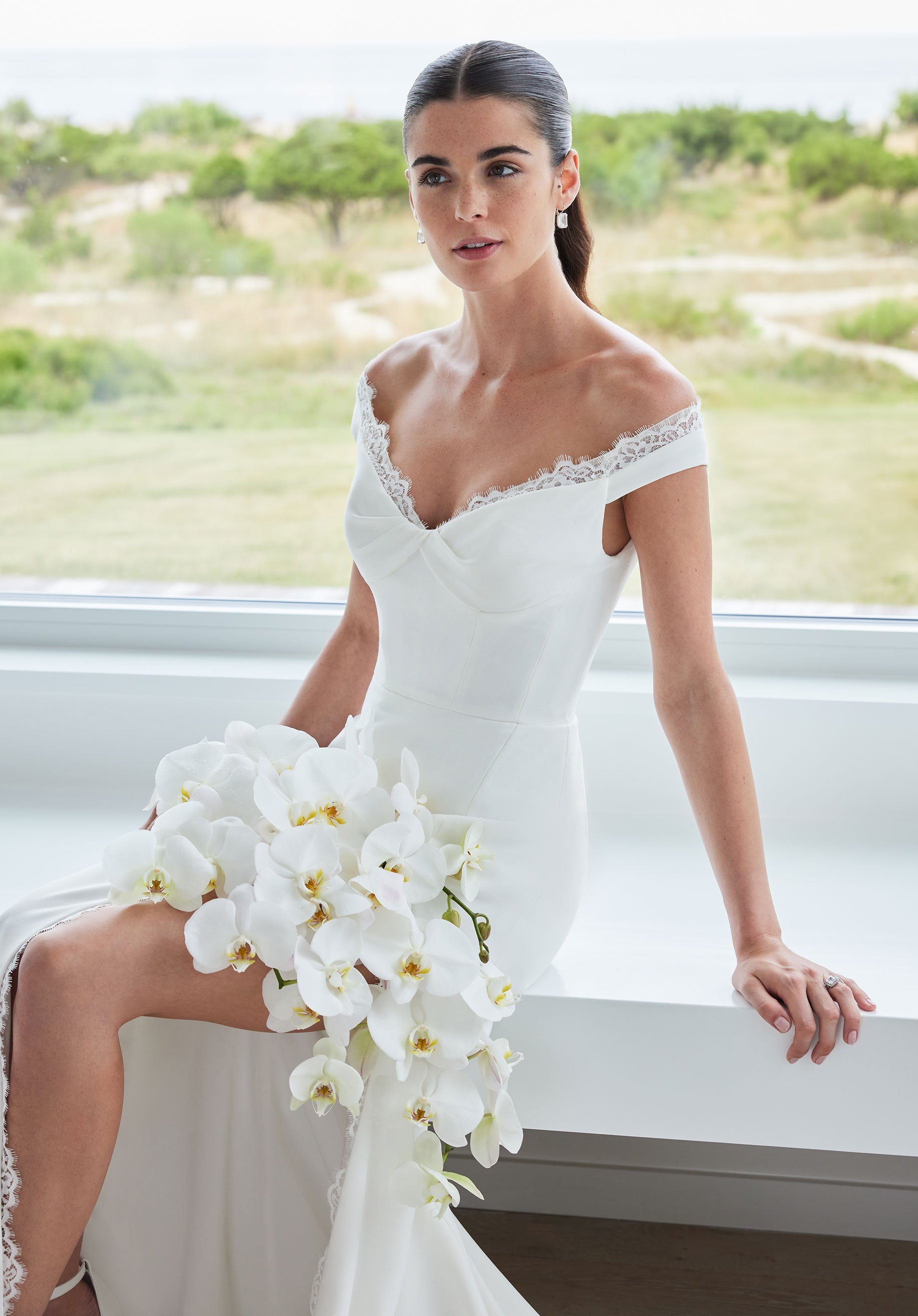 morilee-scottie-brautkleid-sheath-crepe-mit-off-shoulder image 7