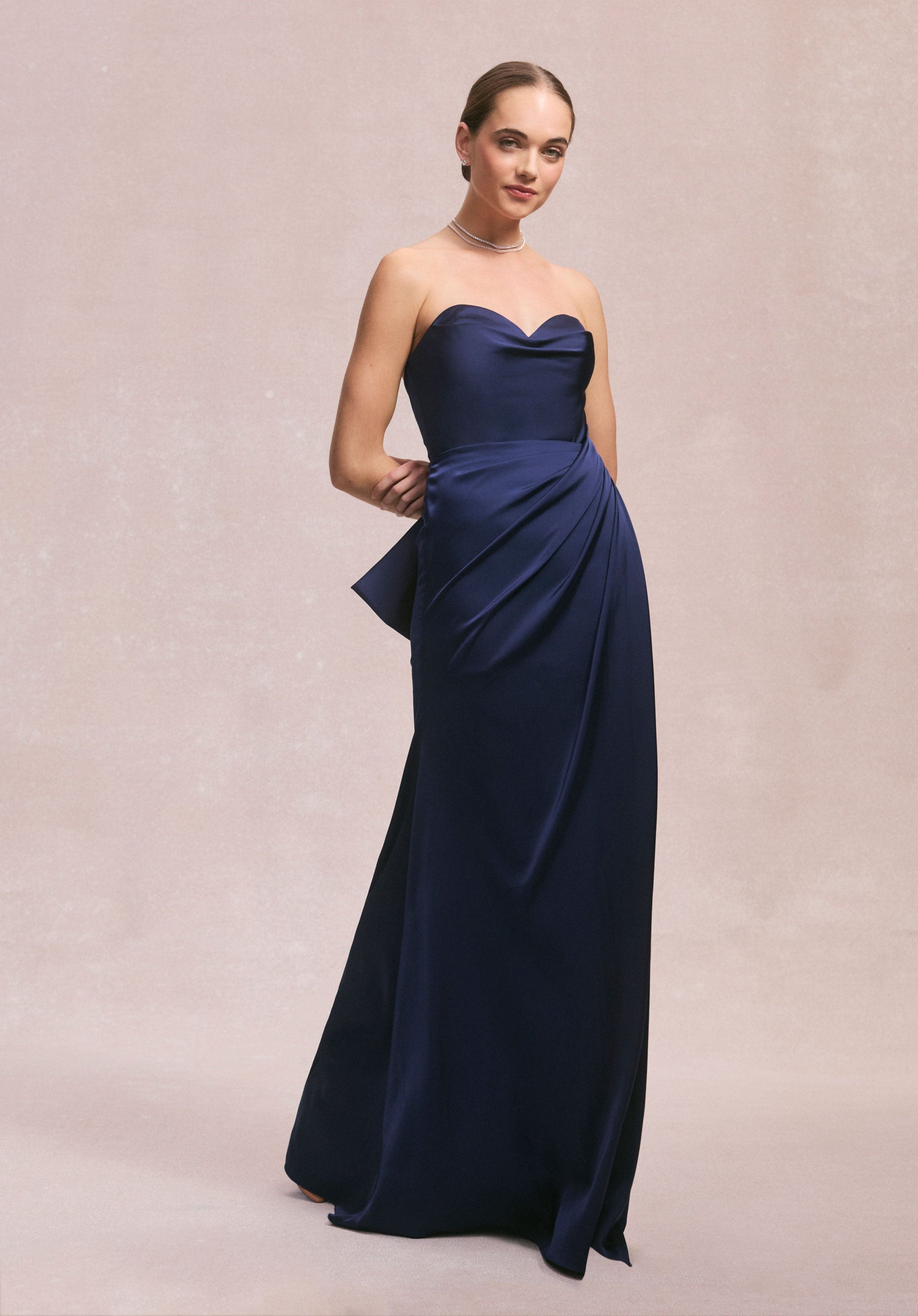 morilee-satin-brautjungfernkleid-faux-wrap-mit-schleife image 2