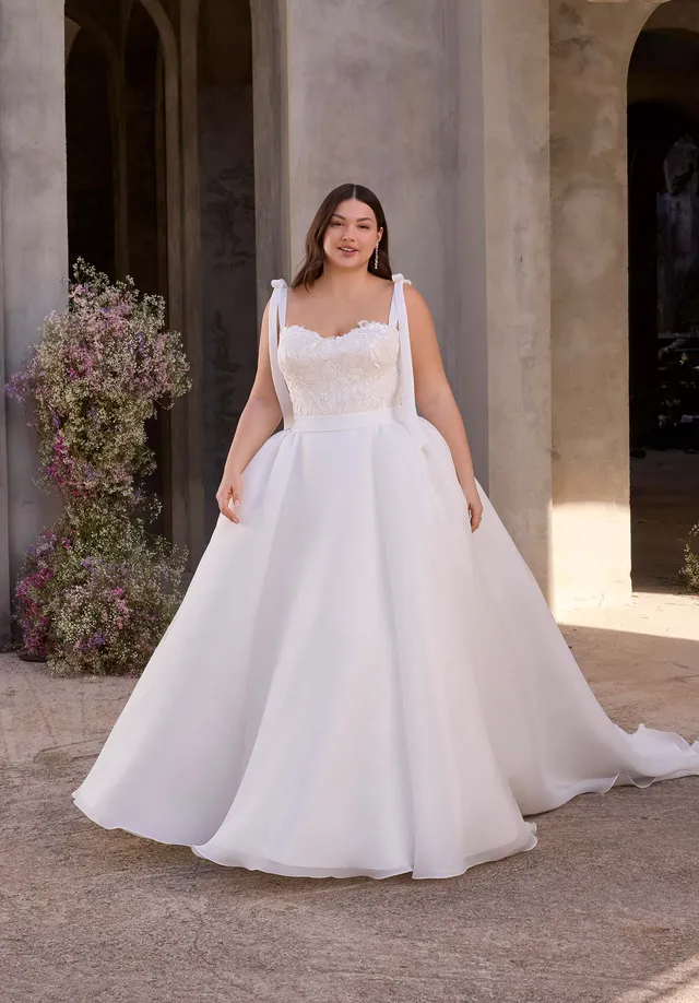 morilee-junia-fit-and-flare-brautkleid-mit-korsett-und-applikation image 1