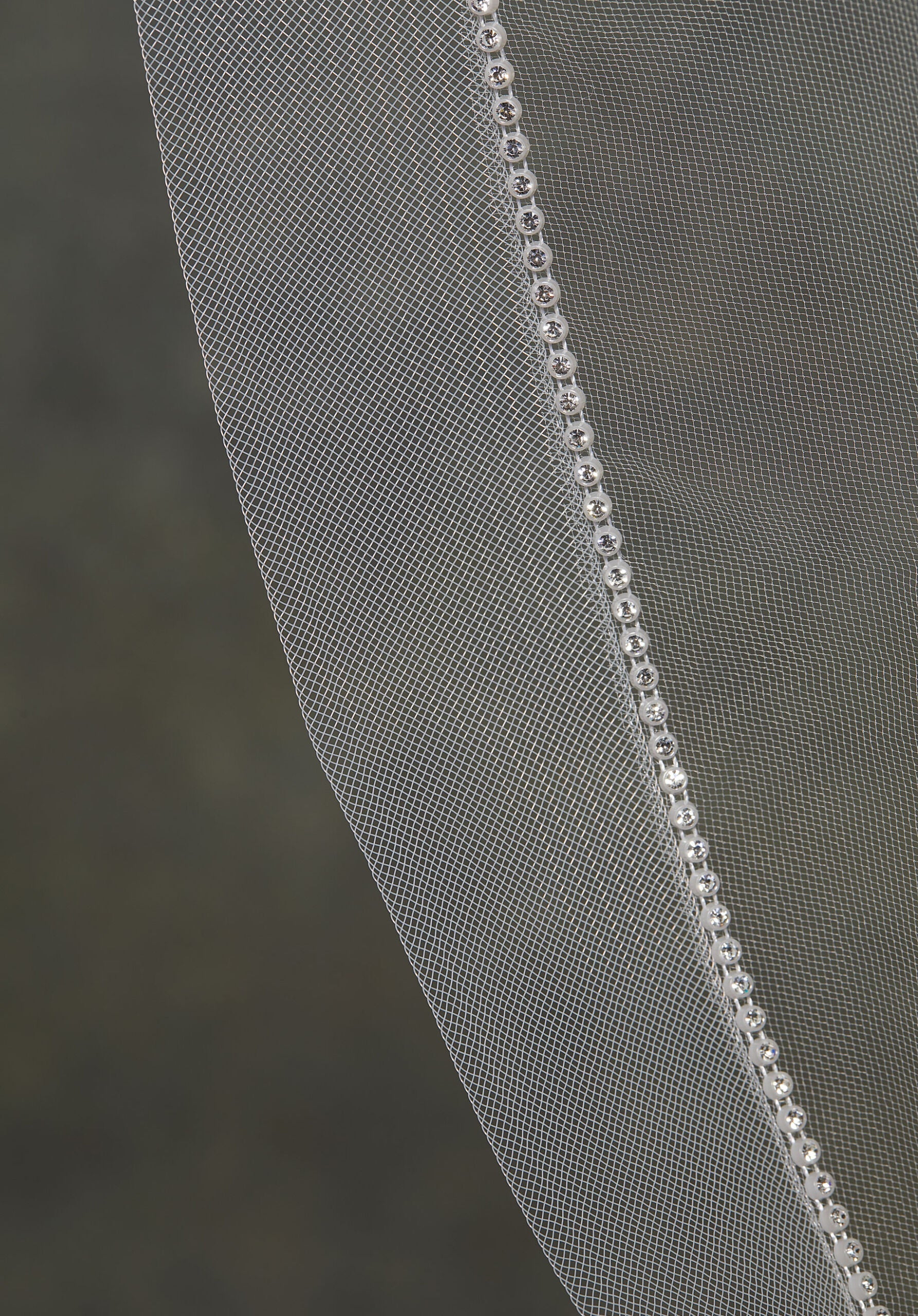 morilee-runder-brautschleier-mit-strass-und-horsehair-kante image 2