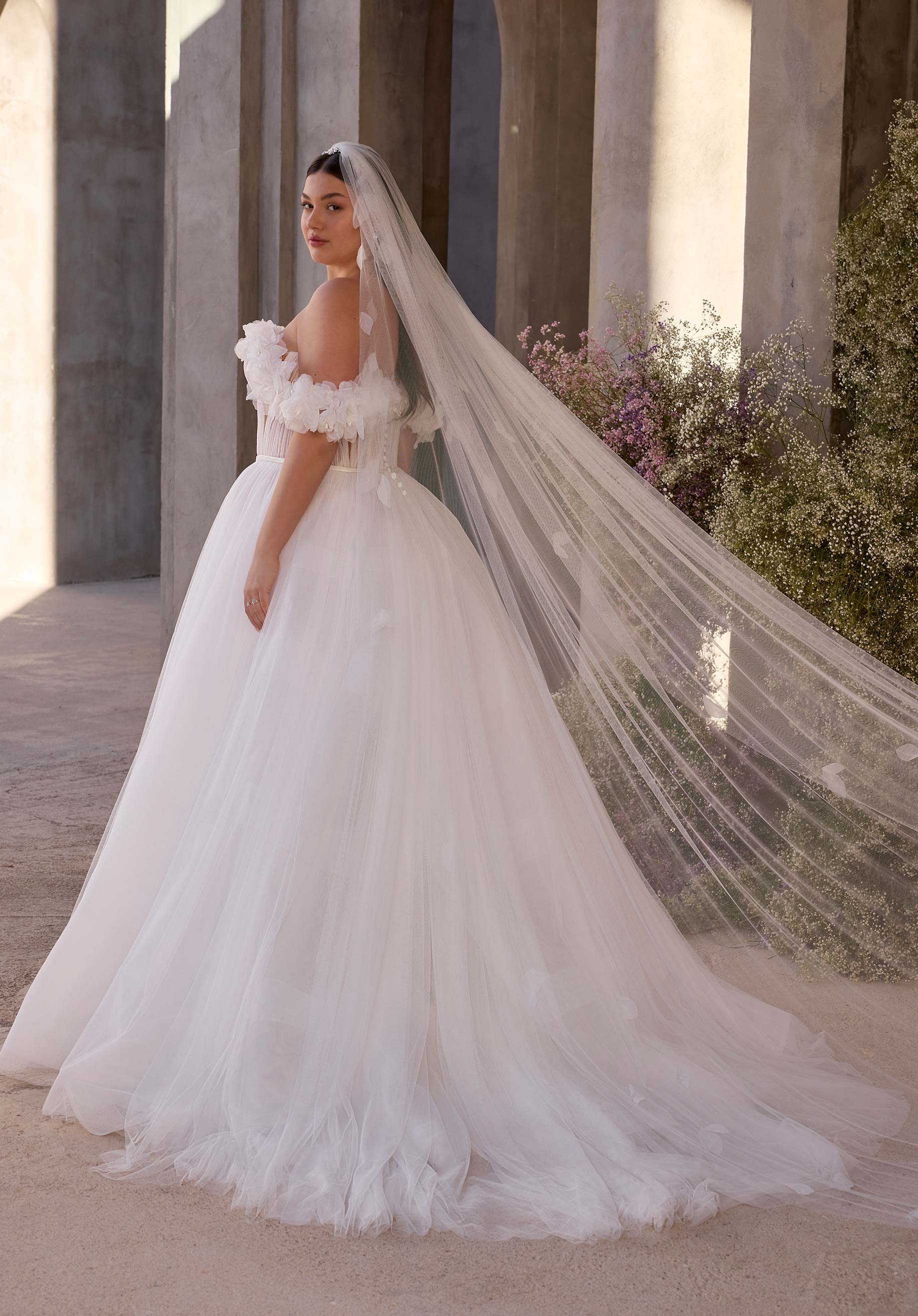 morilee-julietta-claudia-brautkleid-off-shoulder-a-linie-mit-3d-bl-ten image 4
