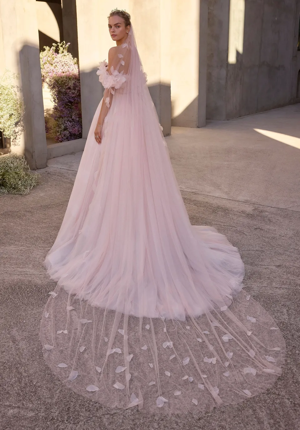 morilee-organza-petal-cathedral-schleier image 1