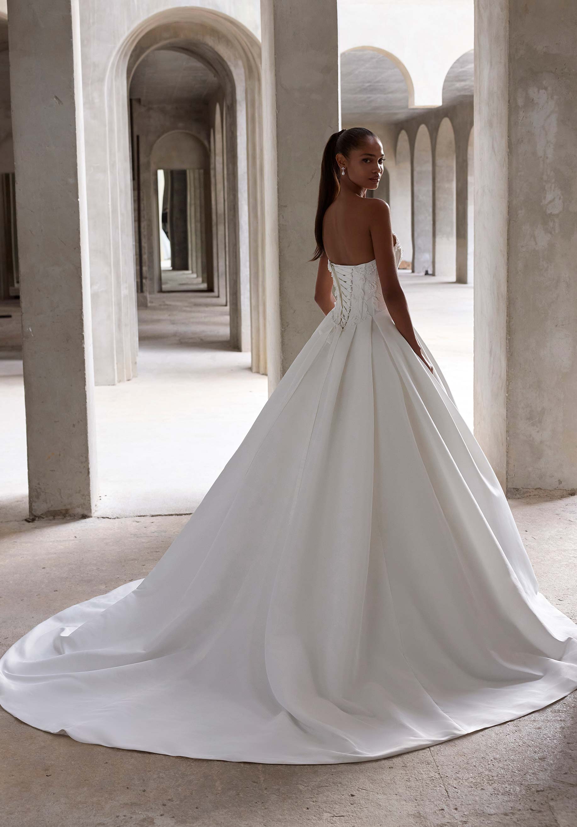 morilee-lyra-brautkleid-ballkleid-mit-perlendrapierung-und-3d-bl-ten image 3