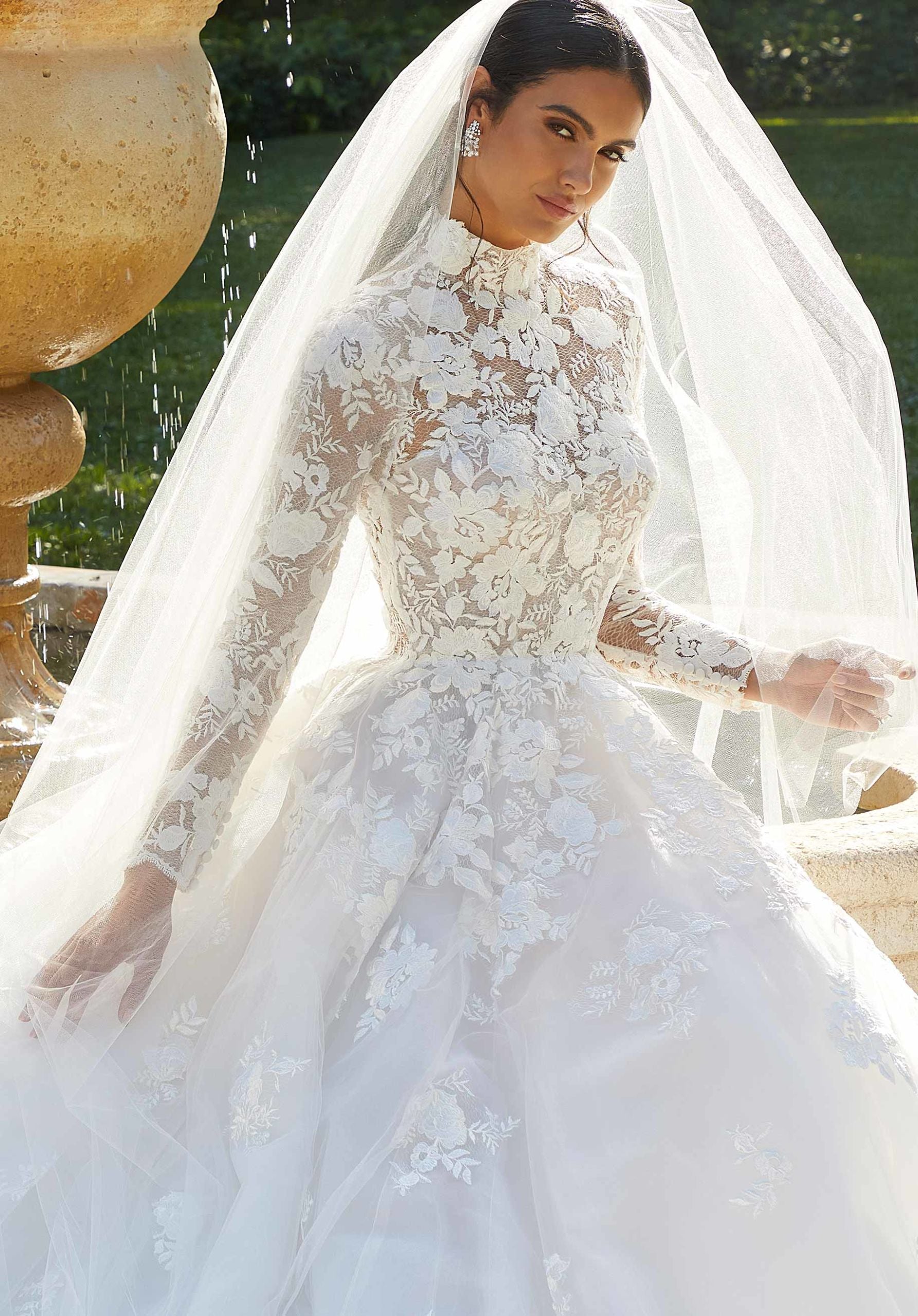morilee-grazia-brautkleid-ballkleid-high-neck-mit-t-llrock-und-illusionsr-cken image 3
