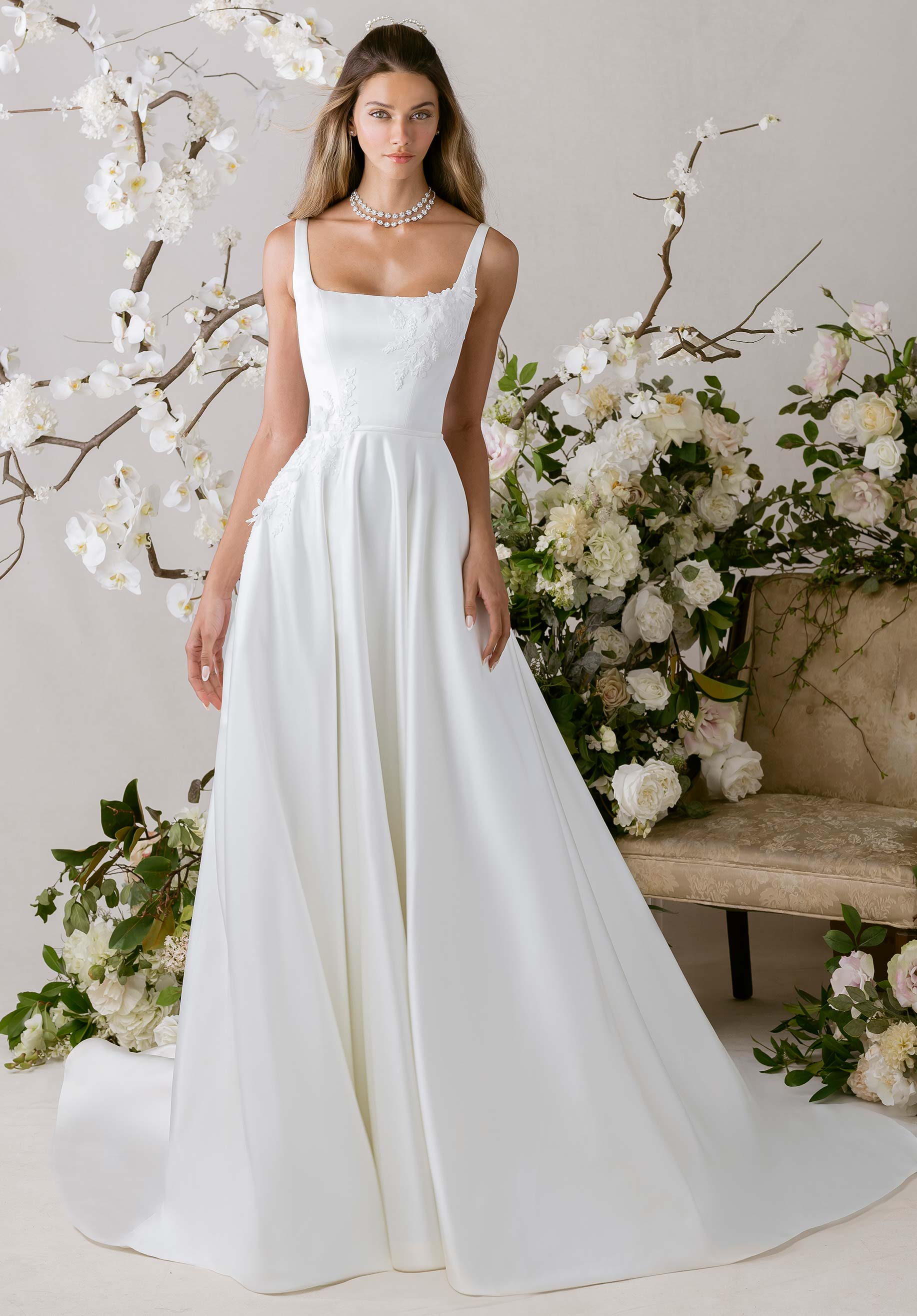 morilee-esmerelda-brautkleid-mit-carr-ausschnitt-und-chapel-schleppe image 1