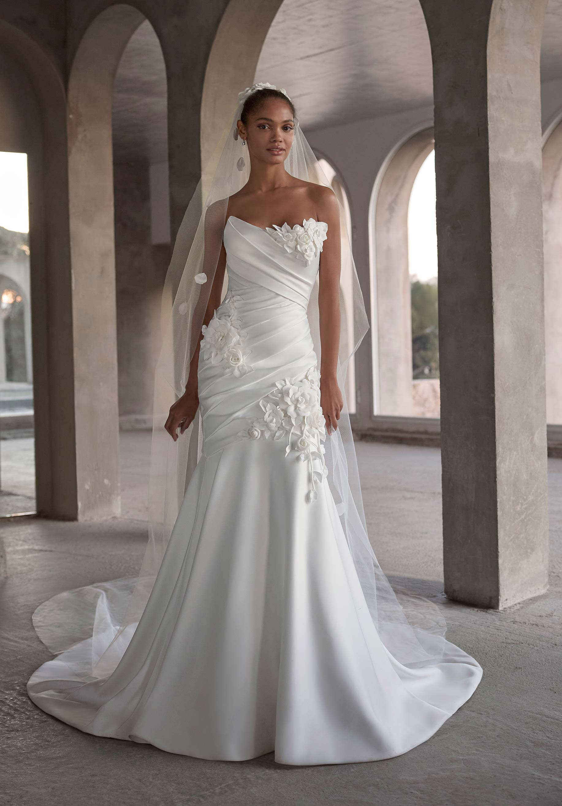 morilee-iana-brautkleid-fit-to-flare-satin-mit-3d-bl-ten-und-schn-rcorset image 1