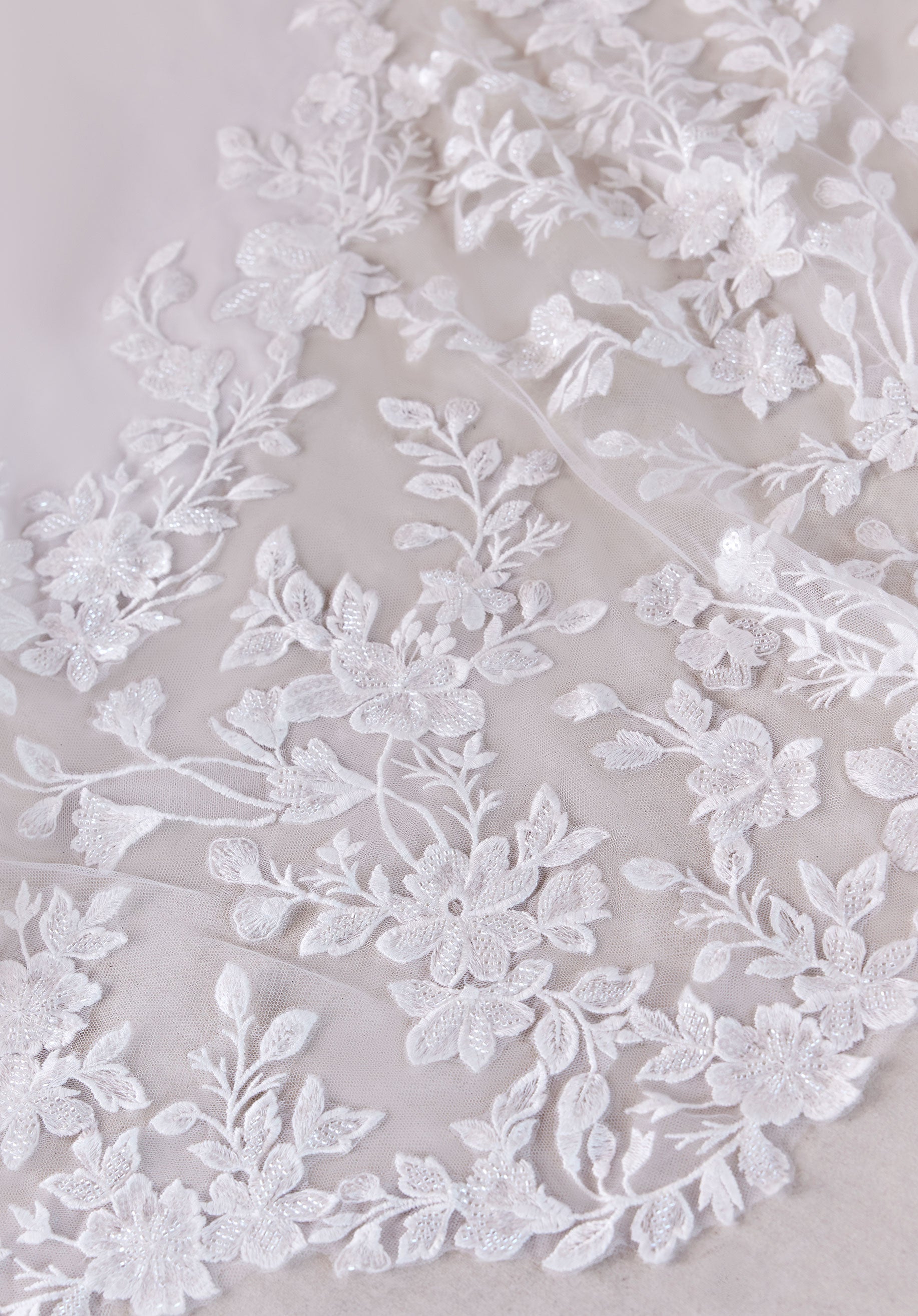 morilee-sachi-brautkleid-a-linie-mit-plunge-und-spitzenschleppe image 5