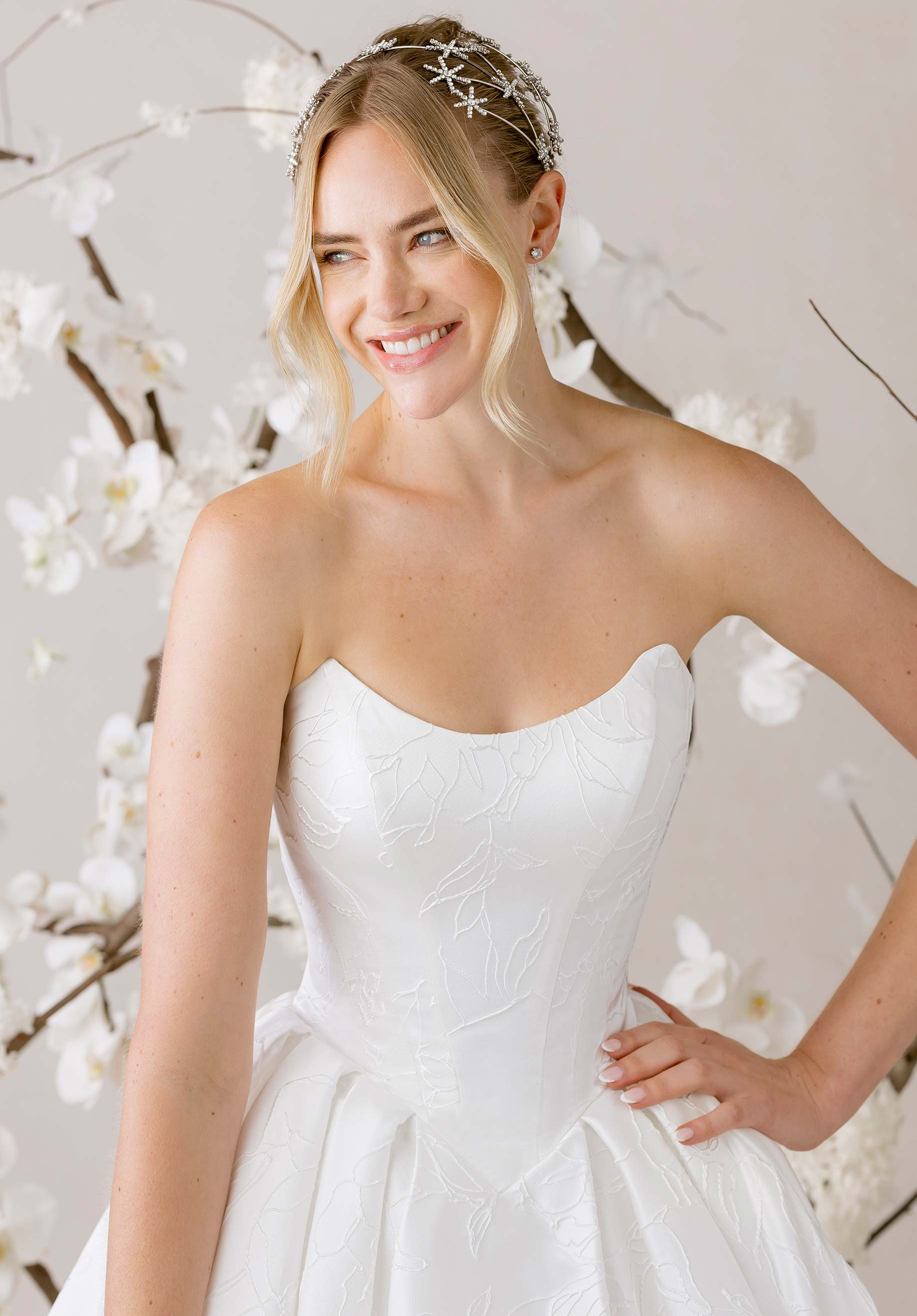 morilee-copp-llia-tr-gerloses-brautkleid-basque-brokat image 2