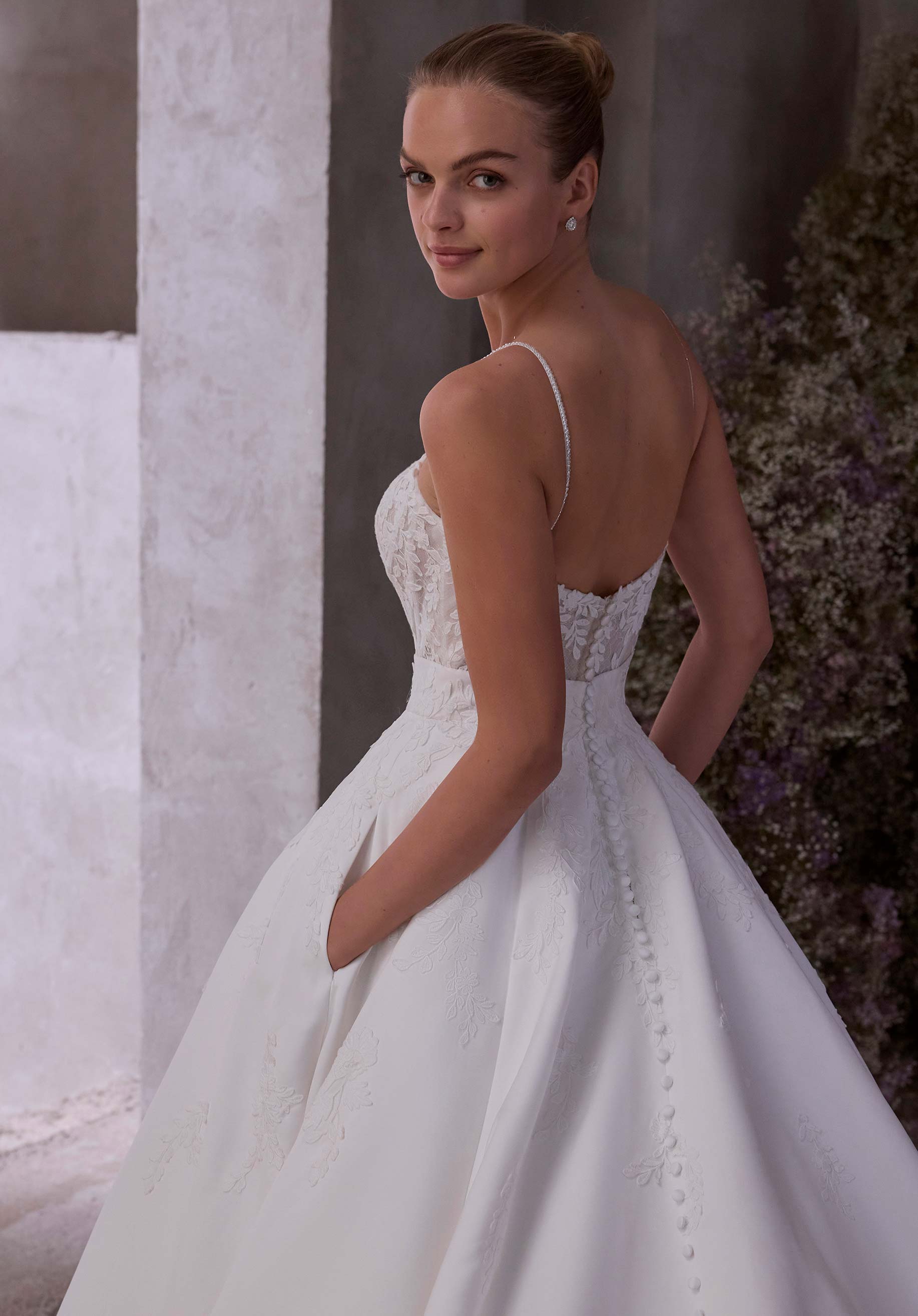 morilee-angeline-brautkleid-ballkleid-mit-blumen-und-taschen image 3