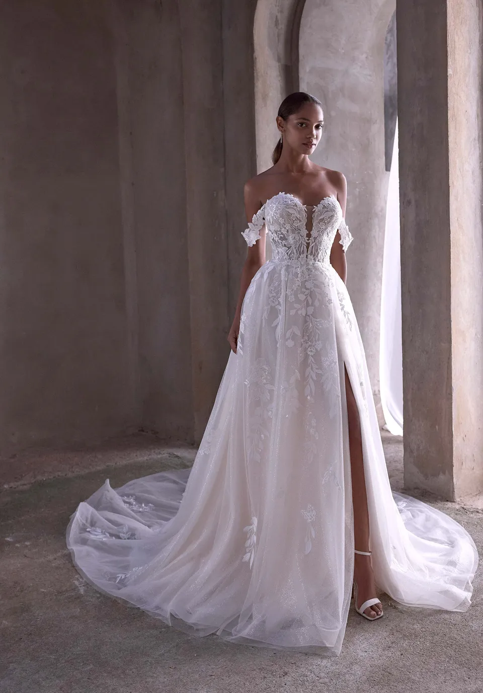 morilee-filippa-brautkleid-a-linie-mit-glitzer-t-ll-und-schlitz image 1