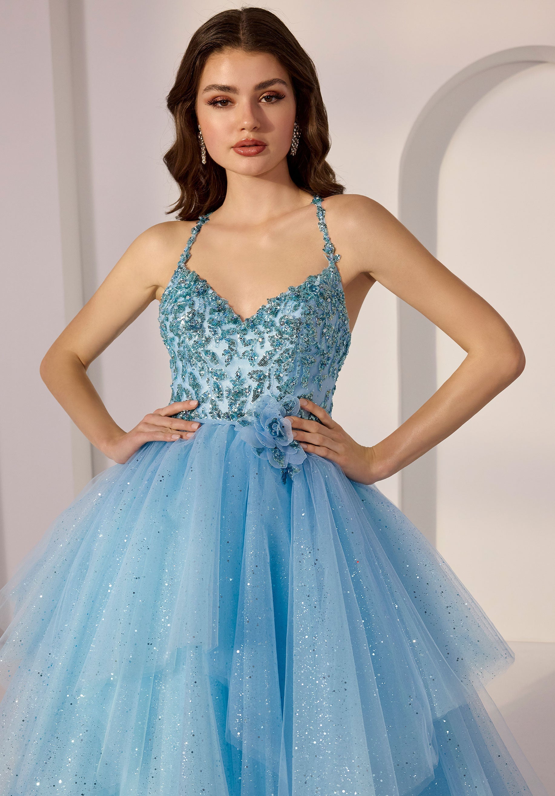 morilee-a-linie-partykleid-perlen-spitzenoberteil-mit-glitzer-t-ll-handkerchief- image 2