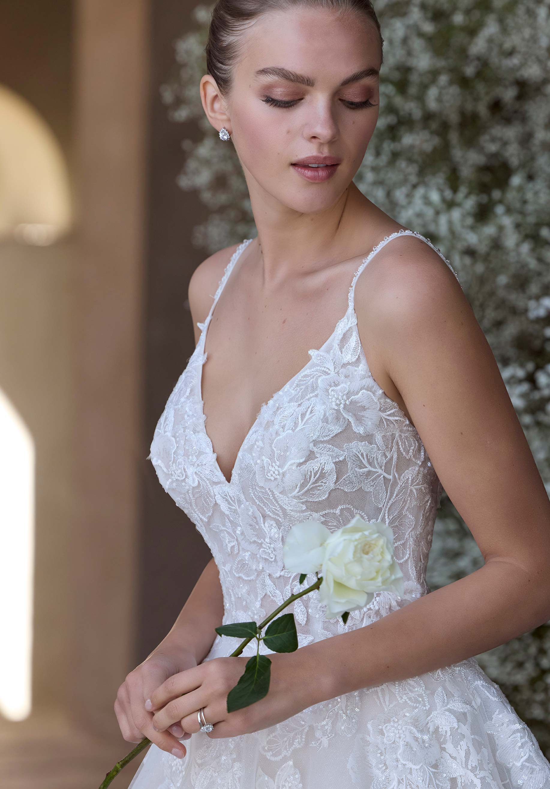 morilee-rosie-brautkleid-ballkleid-rosen-organza-v-ausschnitt image 2
