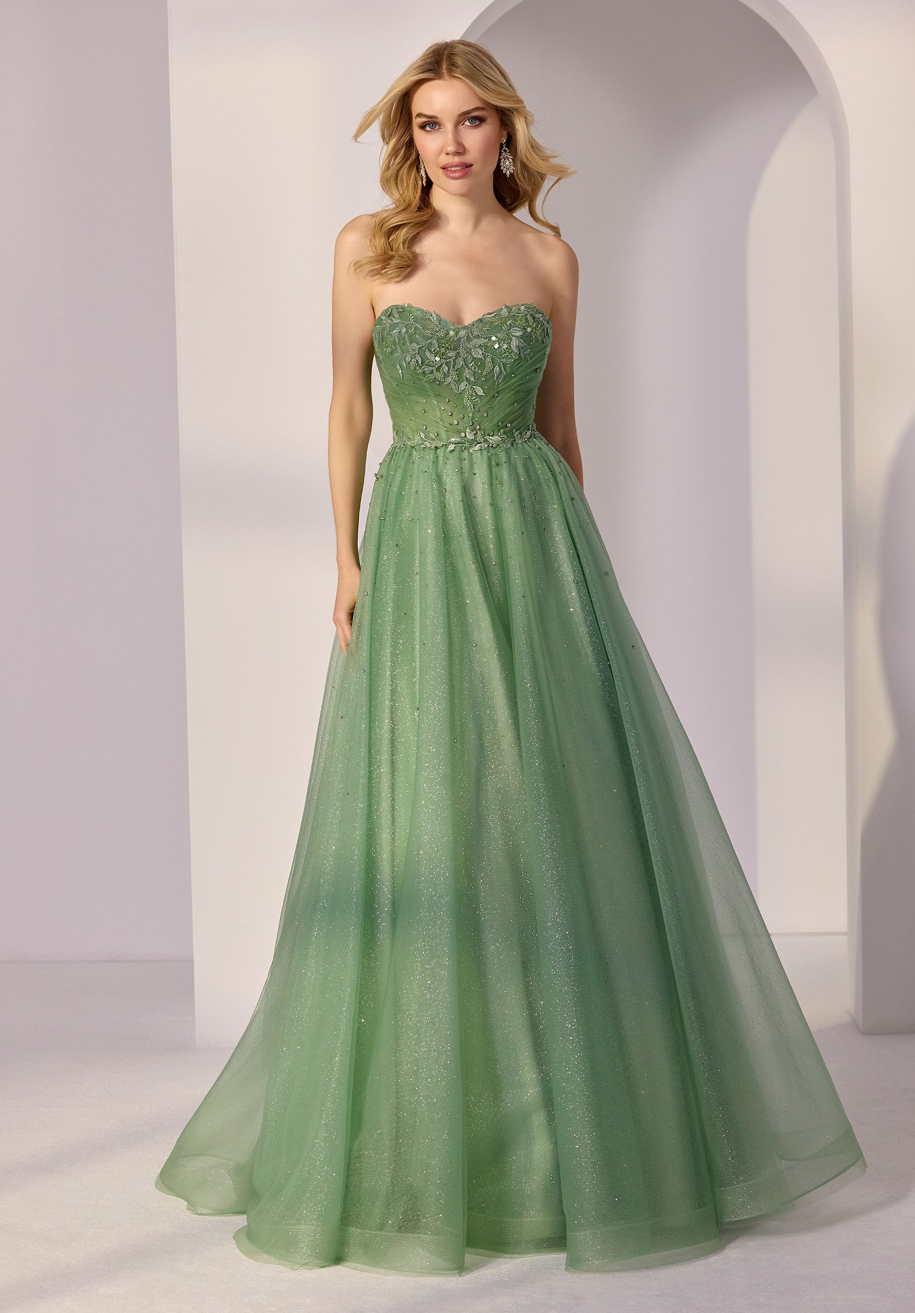 morilee-a-linie-glitzer-t-ll-partykleid-mit-perlen-corsage image 1