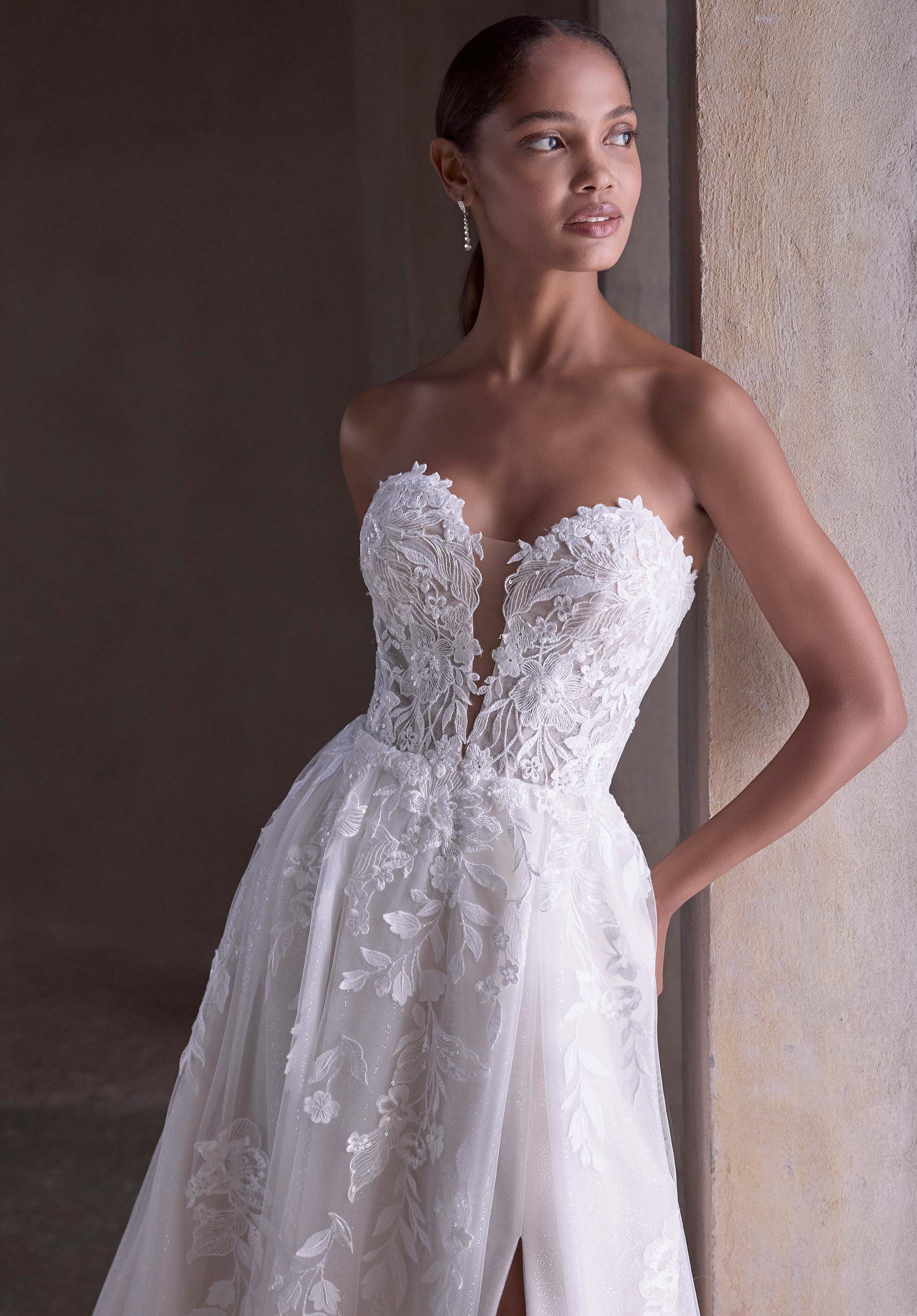 morilee-filippa-brautkleid-a-linie-mit-glitzer-t-ll-und-schlitz image 2