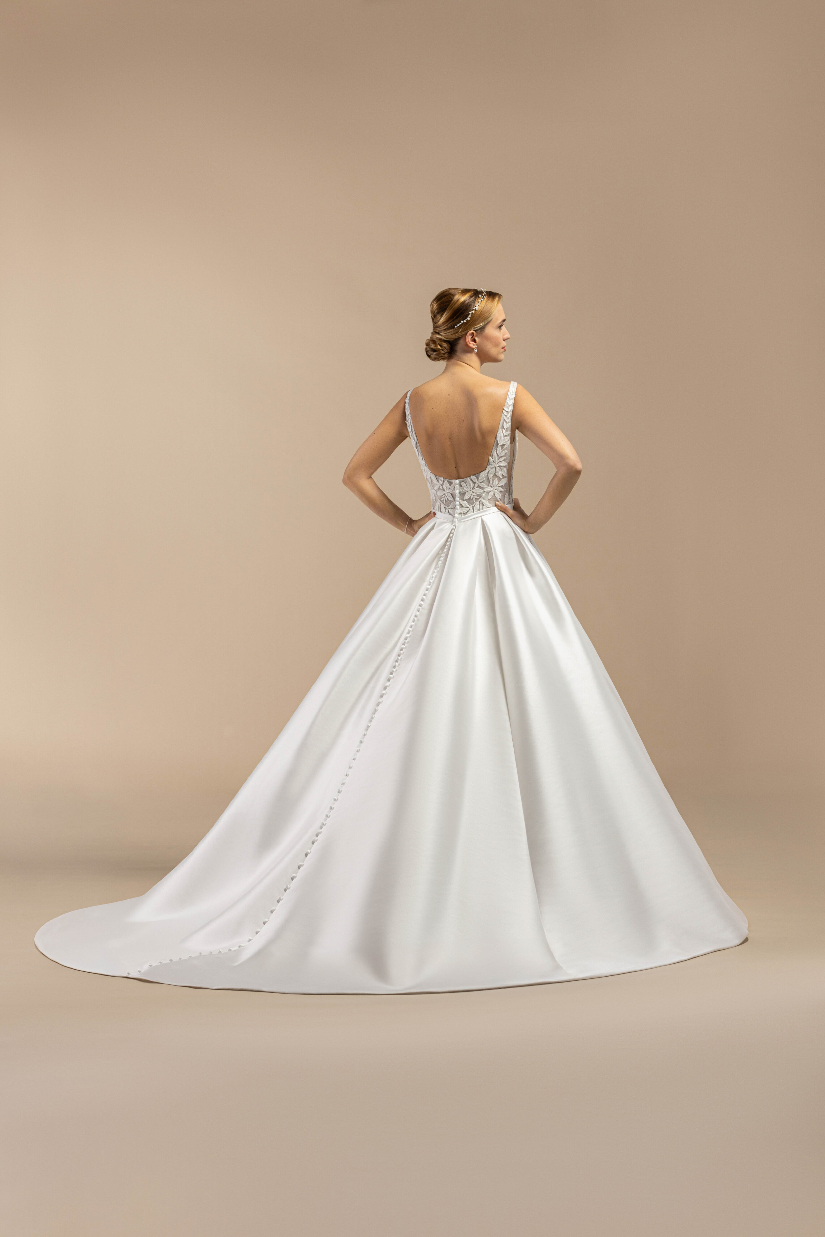 eglantine-baccarat-brautkleid-ivoire-gr-e-34-70 image 3