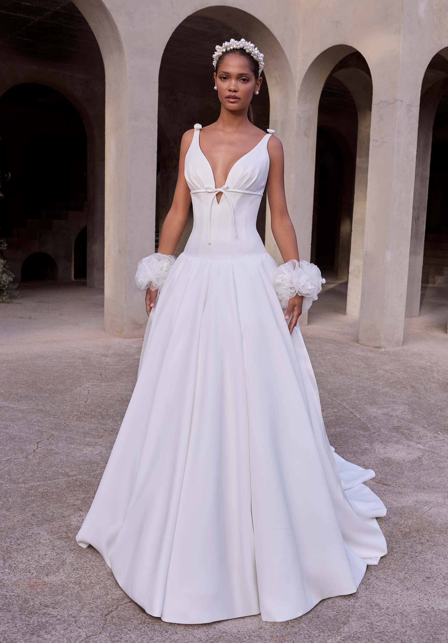 morilee-remmy-satin-brautkleid-a-linie-deep-v-mit-schleifen image 4