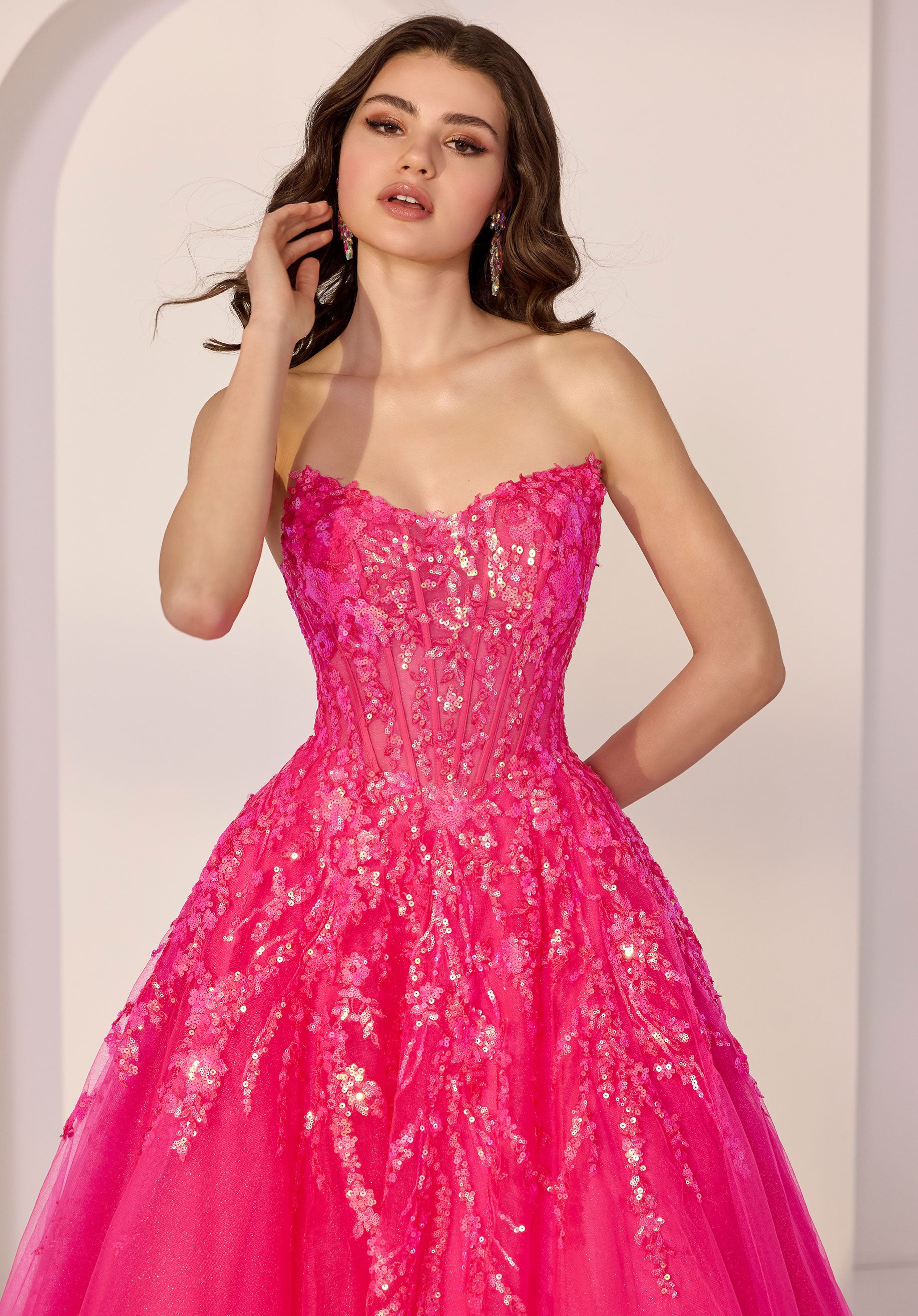 morilee-party-t-ll-a-linie-kleid-mit-pailletten-und-corsage image 2