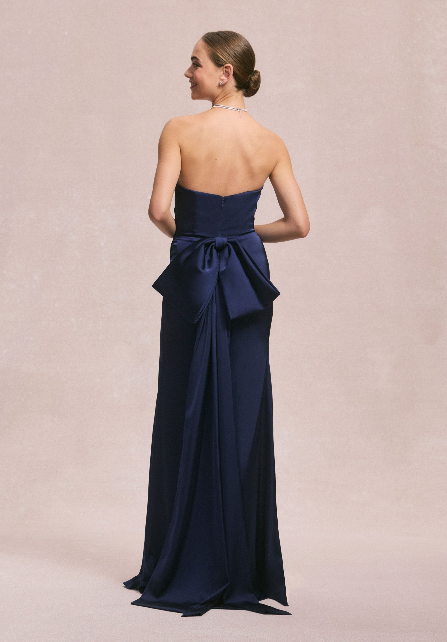 morilee-satin-brautjungfernkleid-faux-wrap-mit-schleife image 8