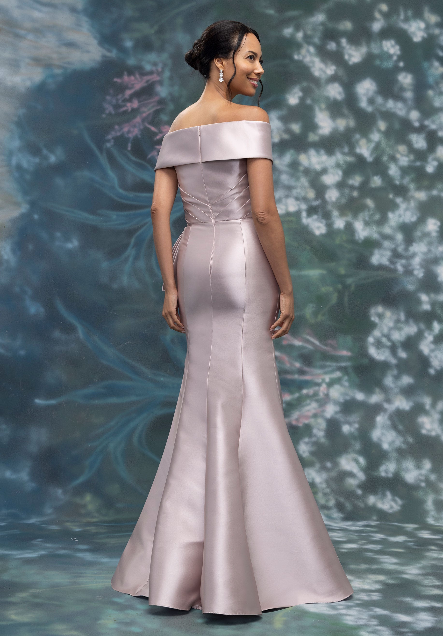 morilee-mikado-meerjungfrau-abendkleid-portrait-ausschnitt-kristall image 6
