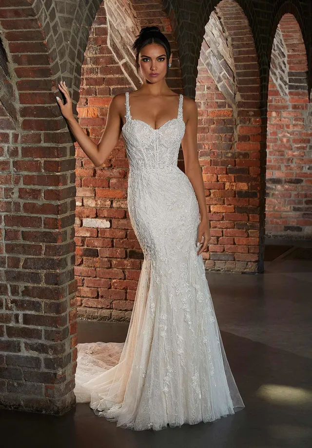 morilee-heloise-brautkleid-fit-flare-aus-chantilly-spitze-mit-perlen image 1