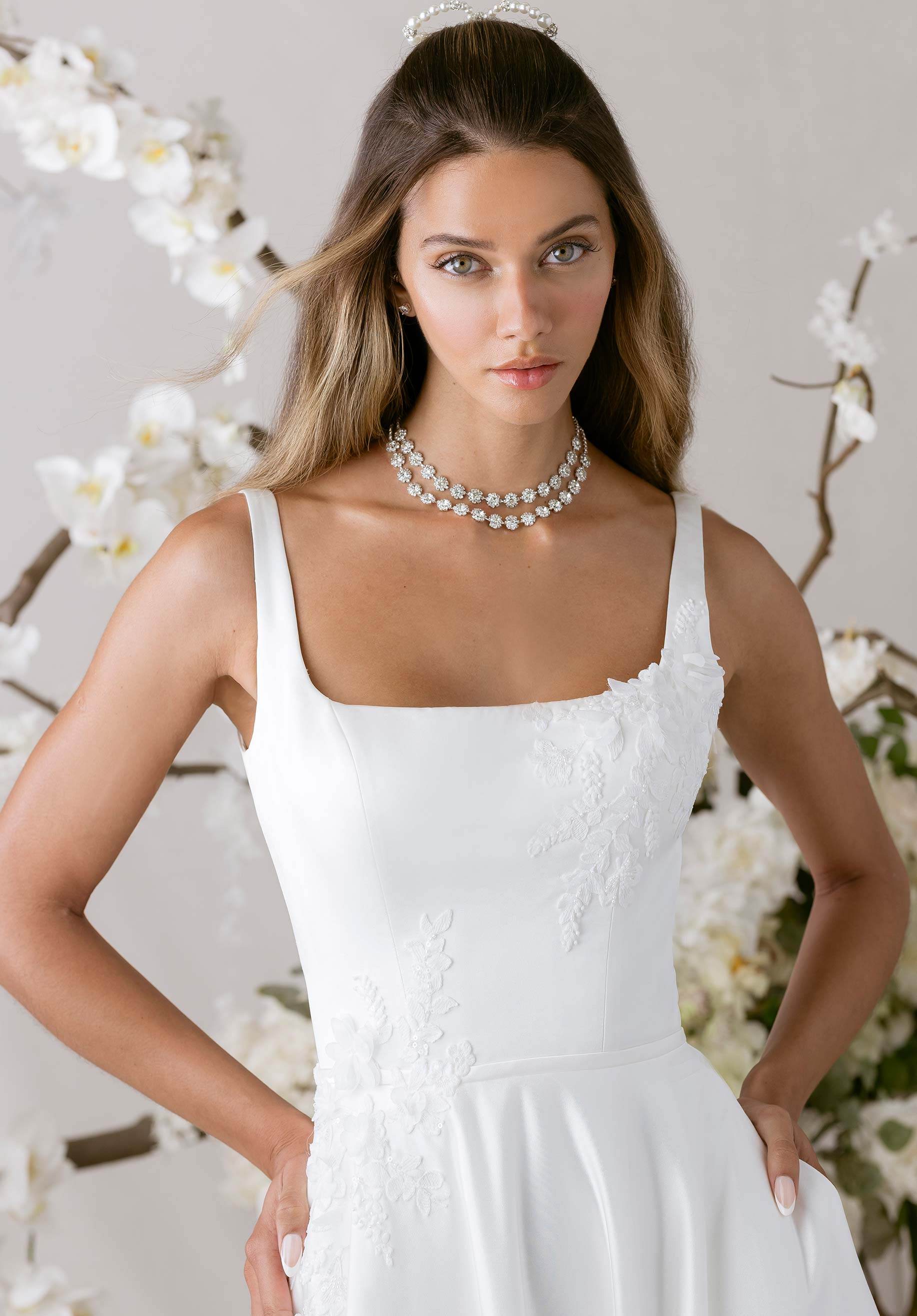 morilee-esmerelda-brautkleid-mit-carr-ausschnitt-und-chapel-schleppe image 2