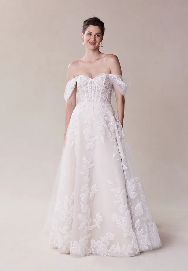 morilee-sahar-a-linie-brautkleid-mit-schleppe image 1