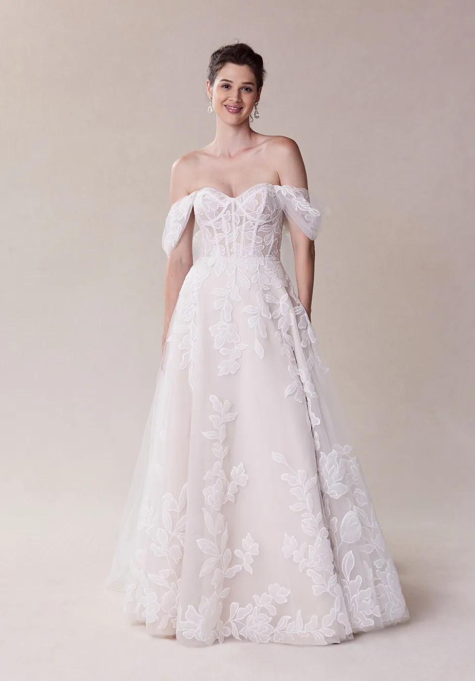 morilee-sahar-a-linie-brautkleid-mit-schleppe image 1
