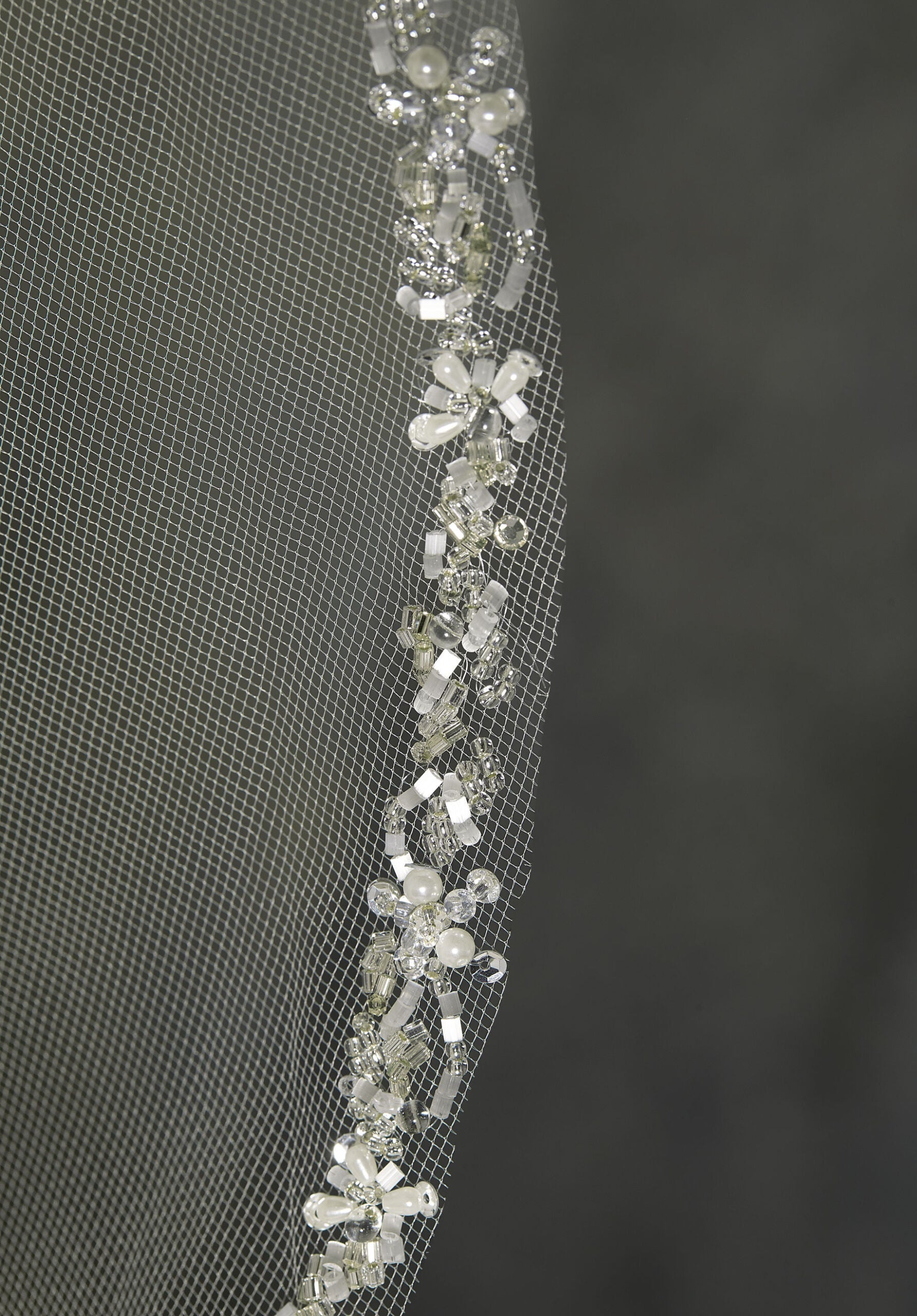 morilee-brautschleier-mit-perlen-strass-und-bugle-beads-perlenbesetzter-schleier image 2