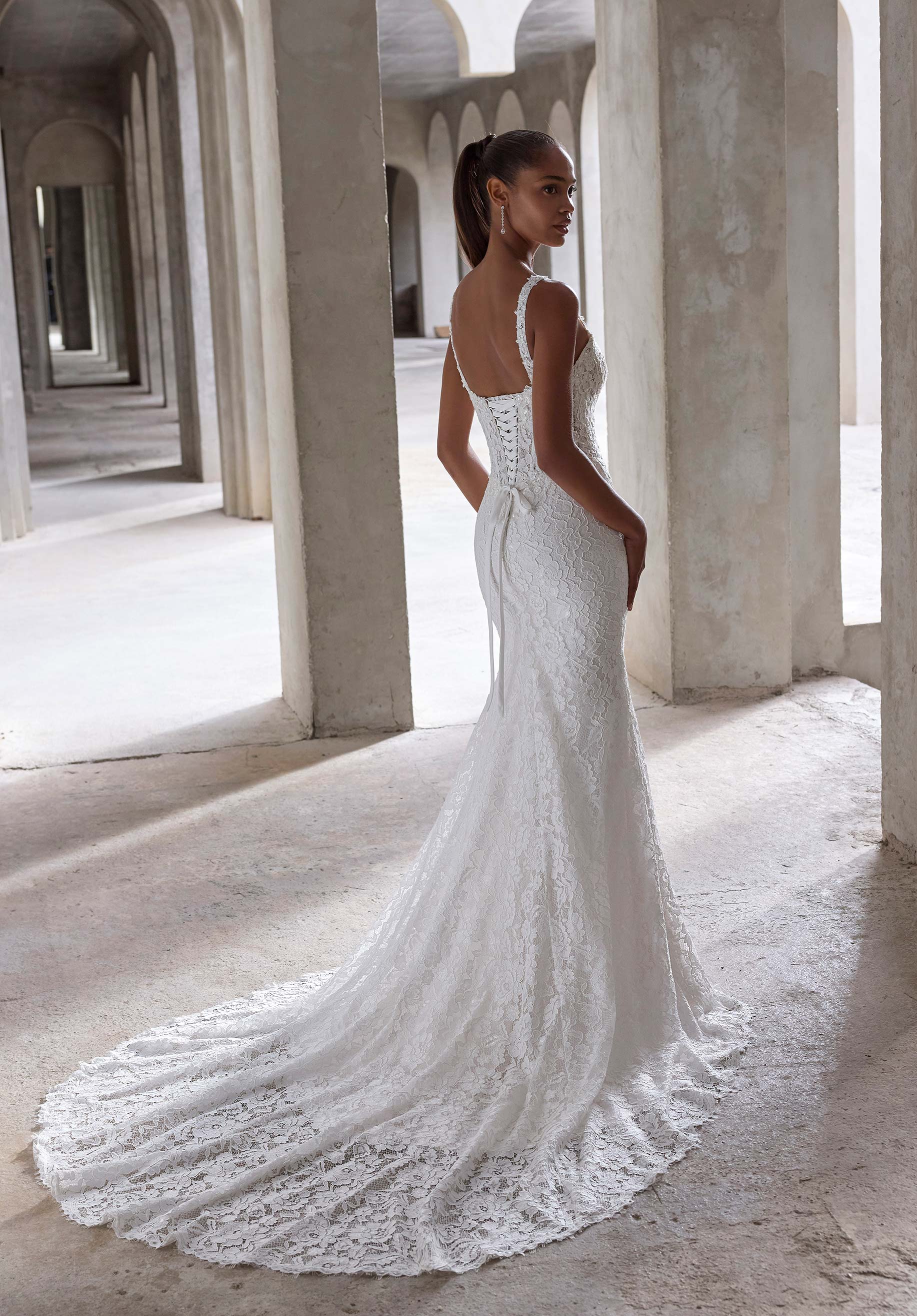 morilee-millah-brautkleid-spitze-mit-schn-rkorsett-und-schlitz image 3