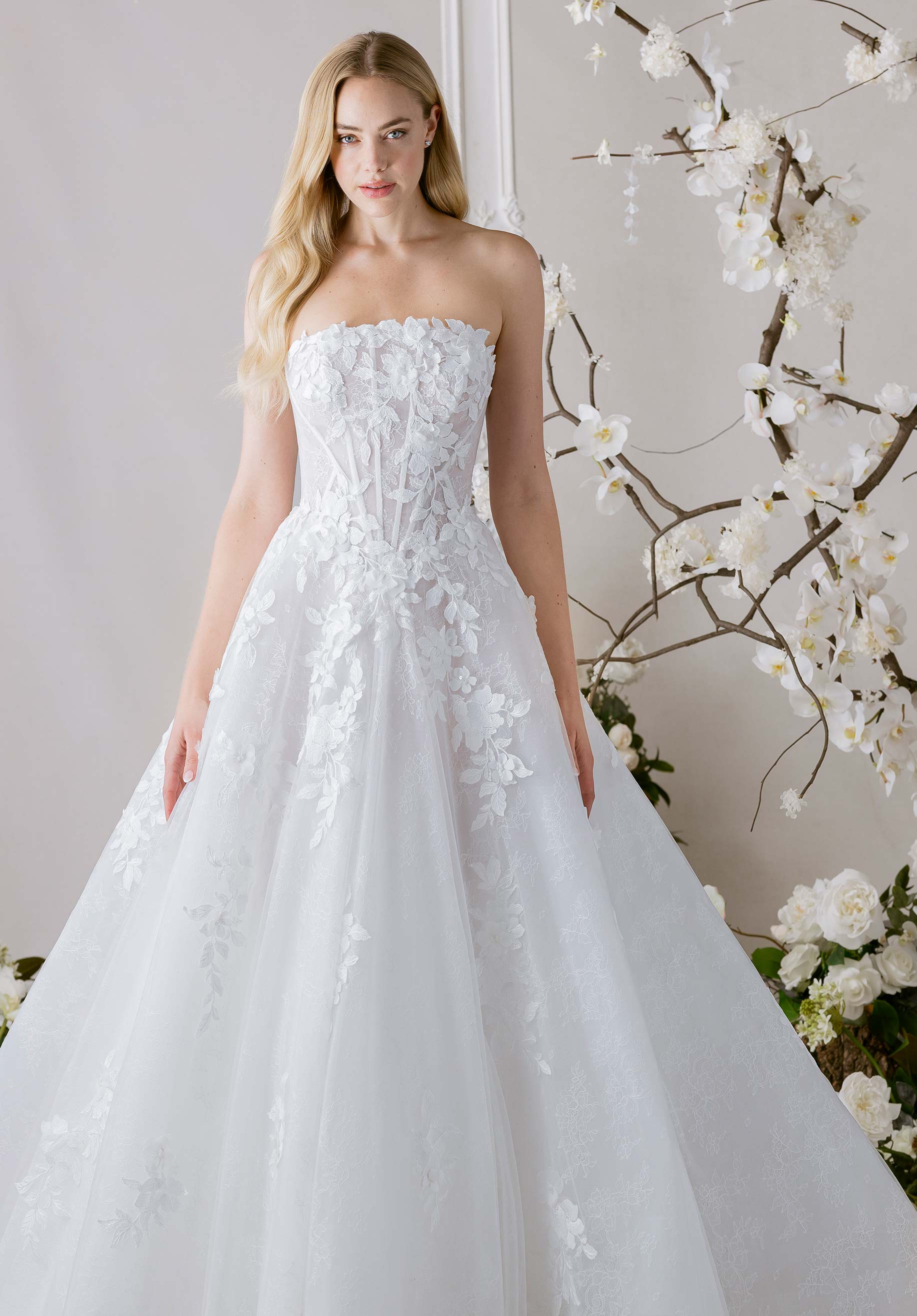 morilee-alina-brautkleid-ballkleid-mit-t-ll-und-blumen image 1