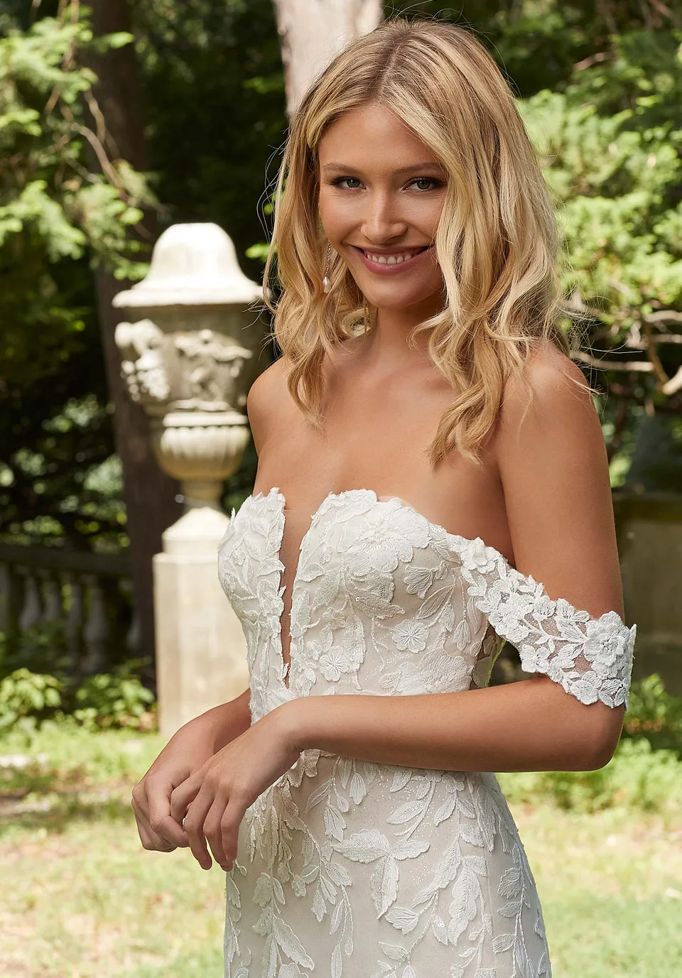 morilee-brautkleid-mit-spitzenapplikationen-auf-glitzer-t-ll-rmeln image 1