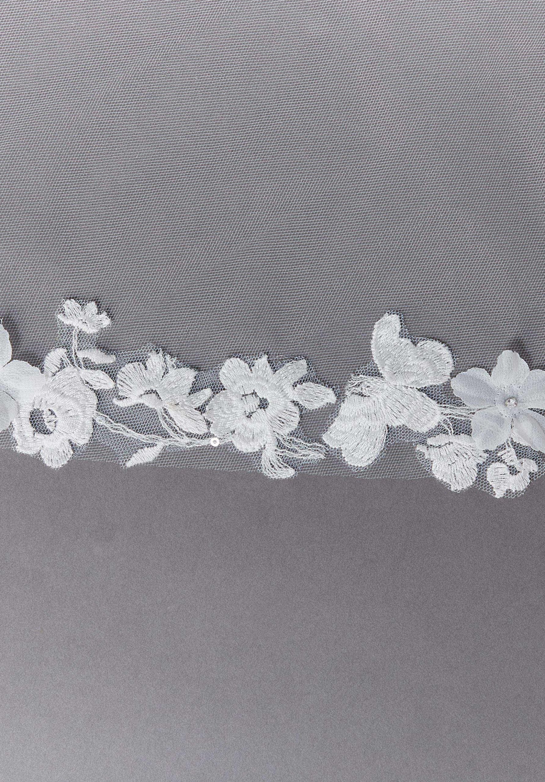 morilee-floral-lace-fingertip-brautschleier image 2