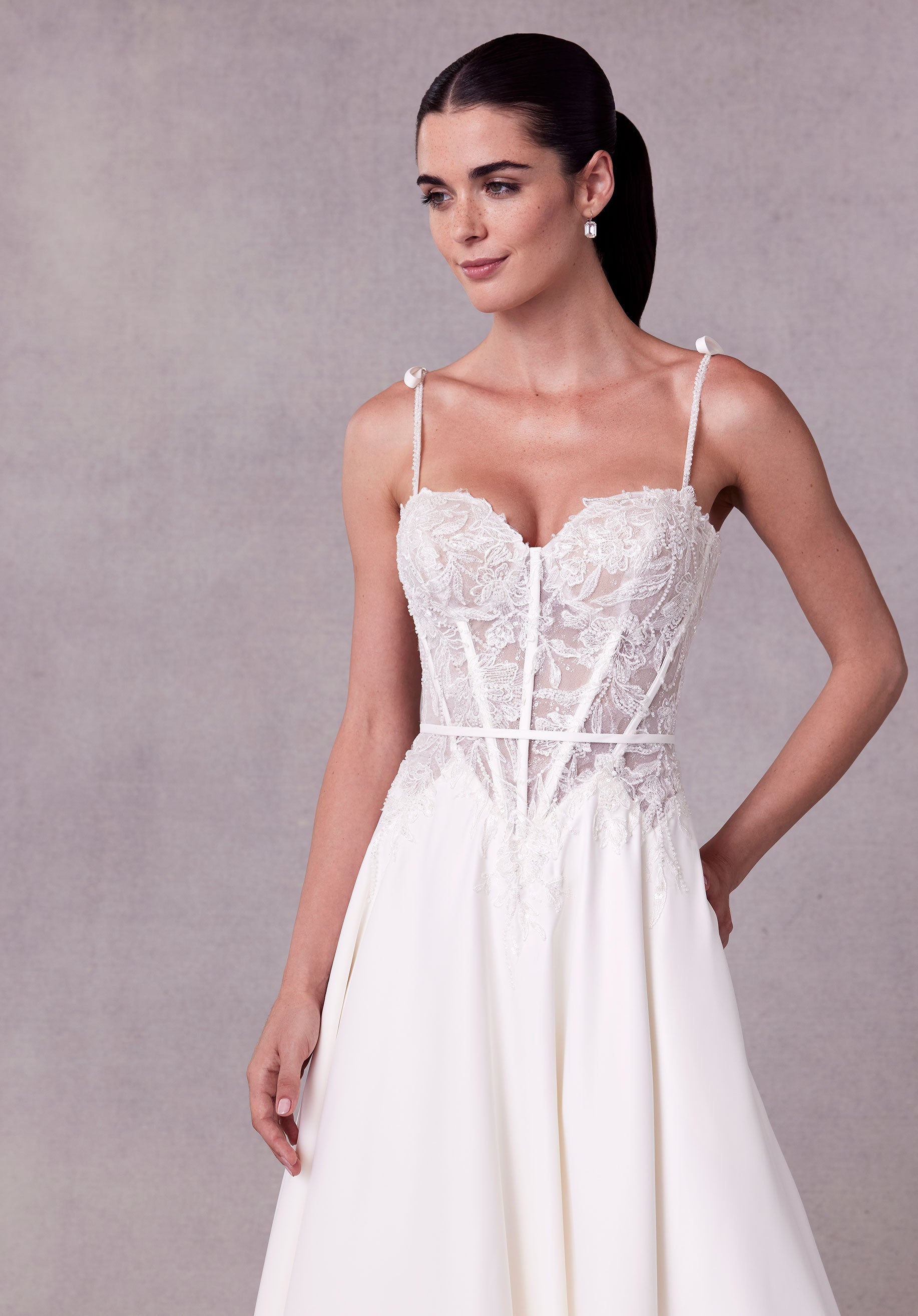 morilee-stella-brautkleid-a-linie-mit-chantilly-spitze-und-basque-taille image 7