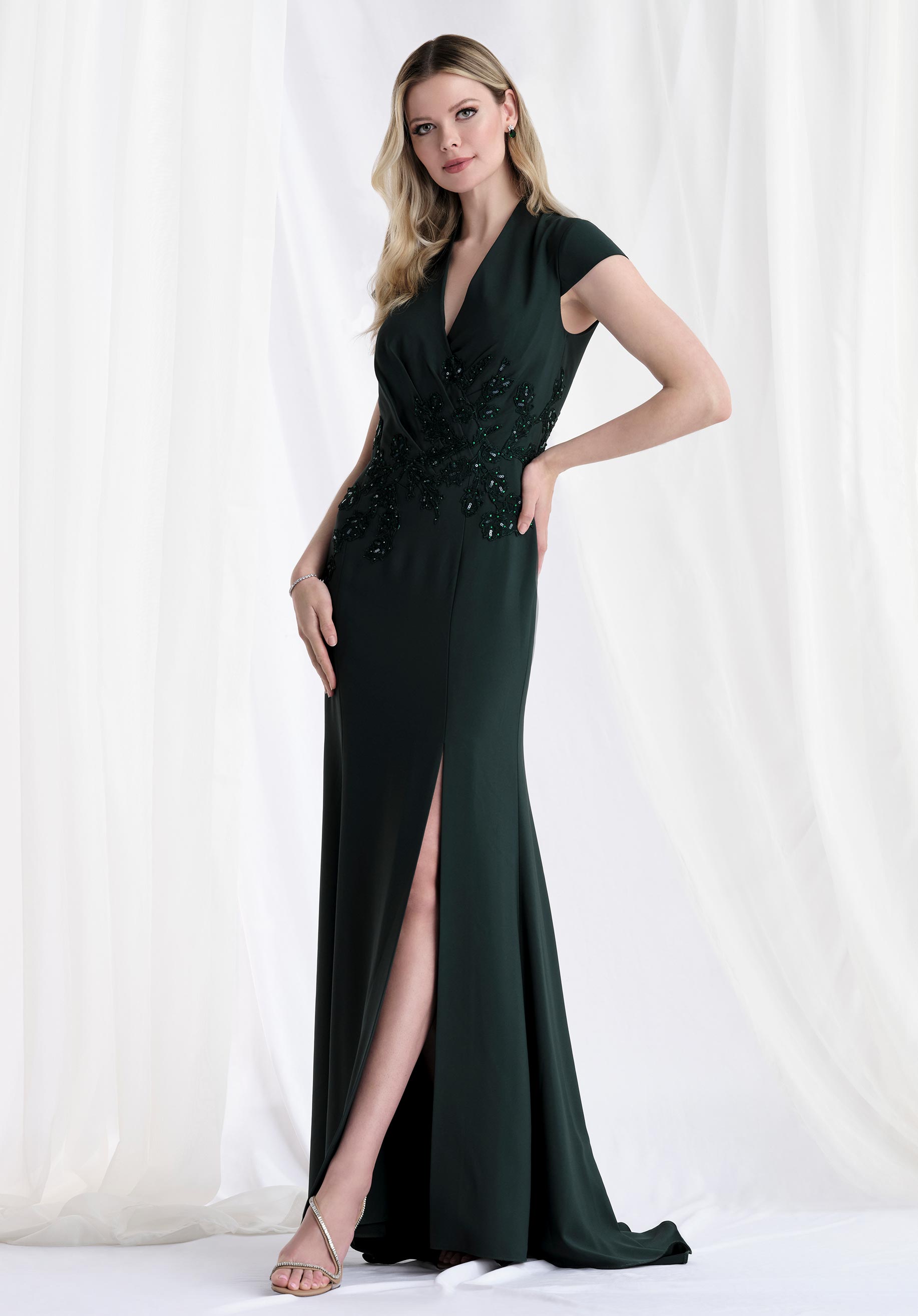 morilee-abendkleid-v-ausschnitt-cap-rmel-crepe-etuikleid image 2