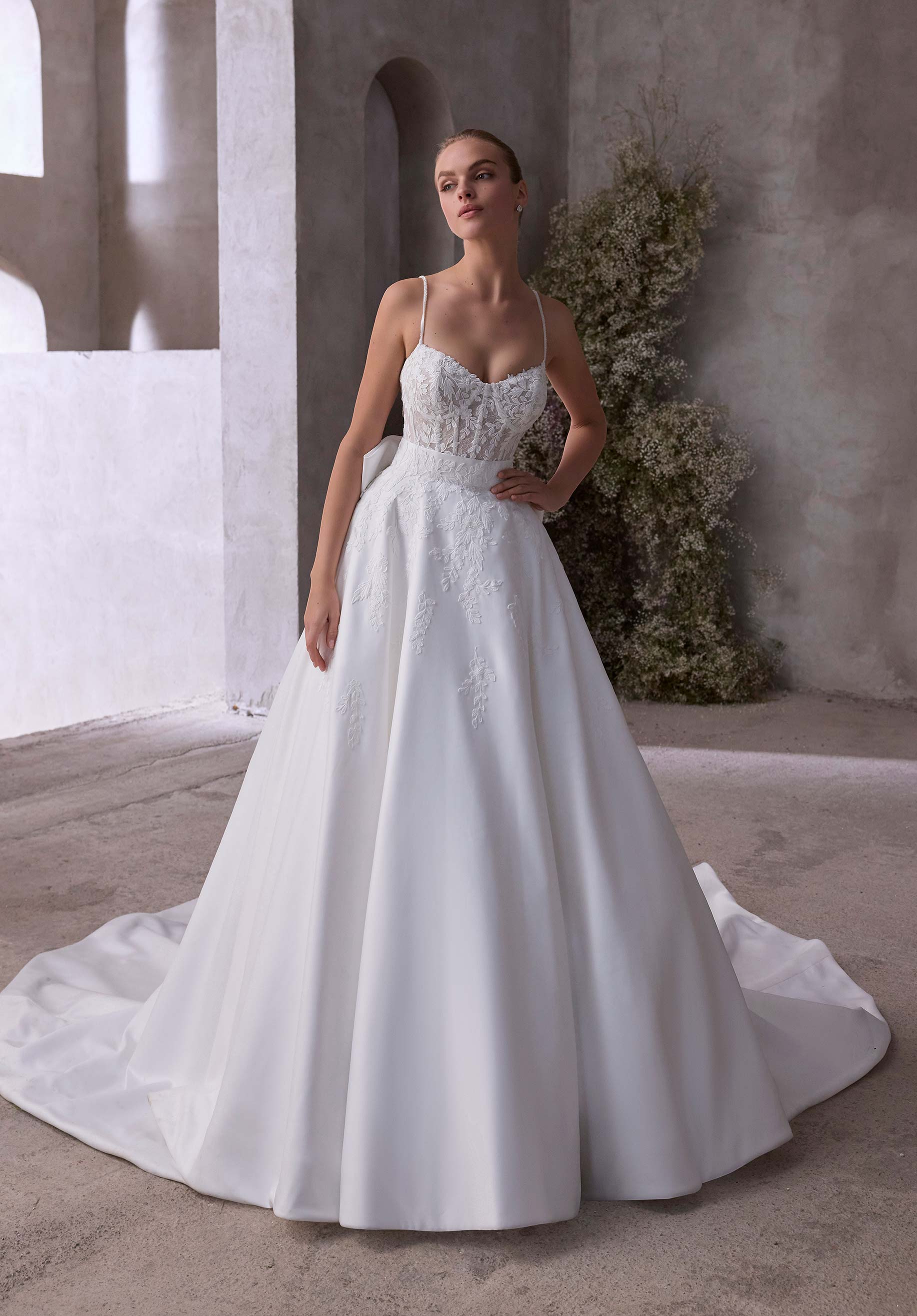 morilee-angeline-brautkleid-ballkleid-mit-blumen-und-taschen image 1