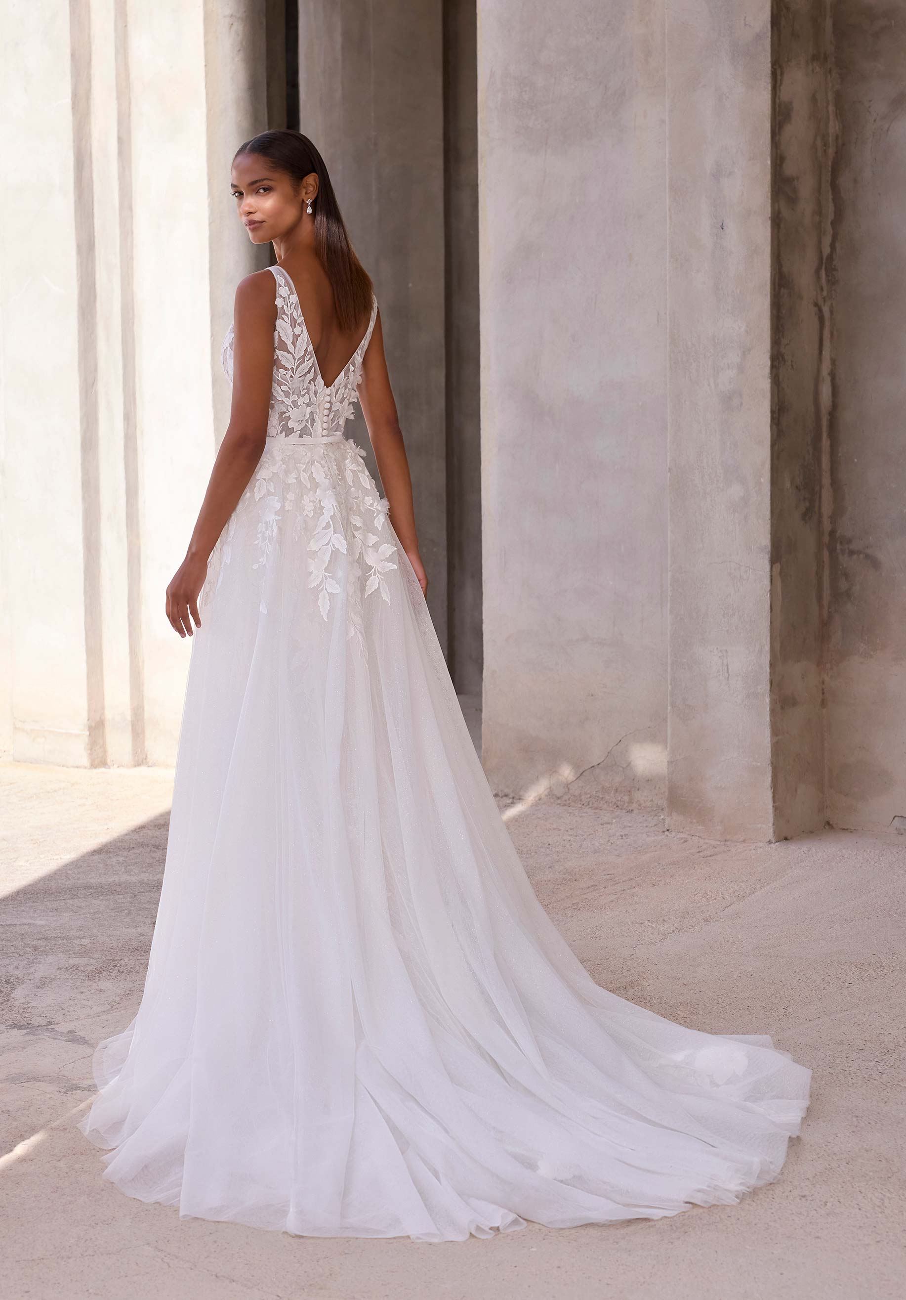 morilee-aurelia-brautkleid-v-ausschnitt-t-ll image 2