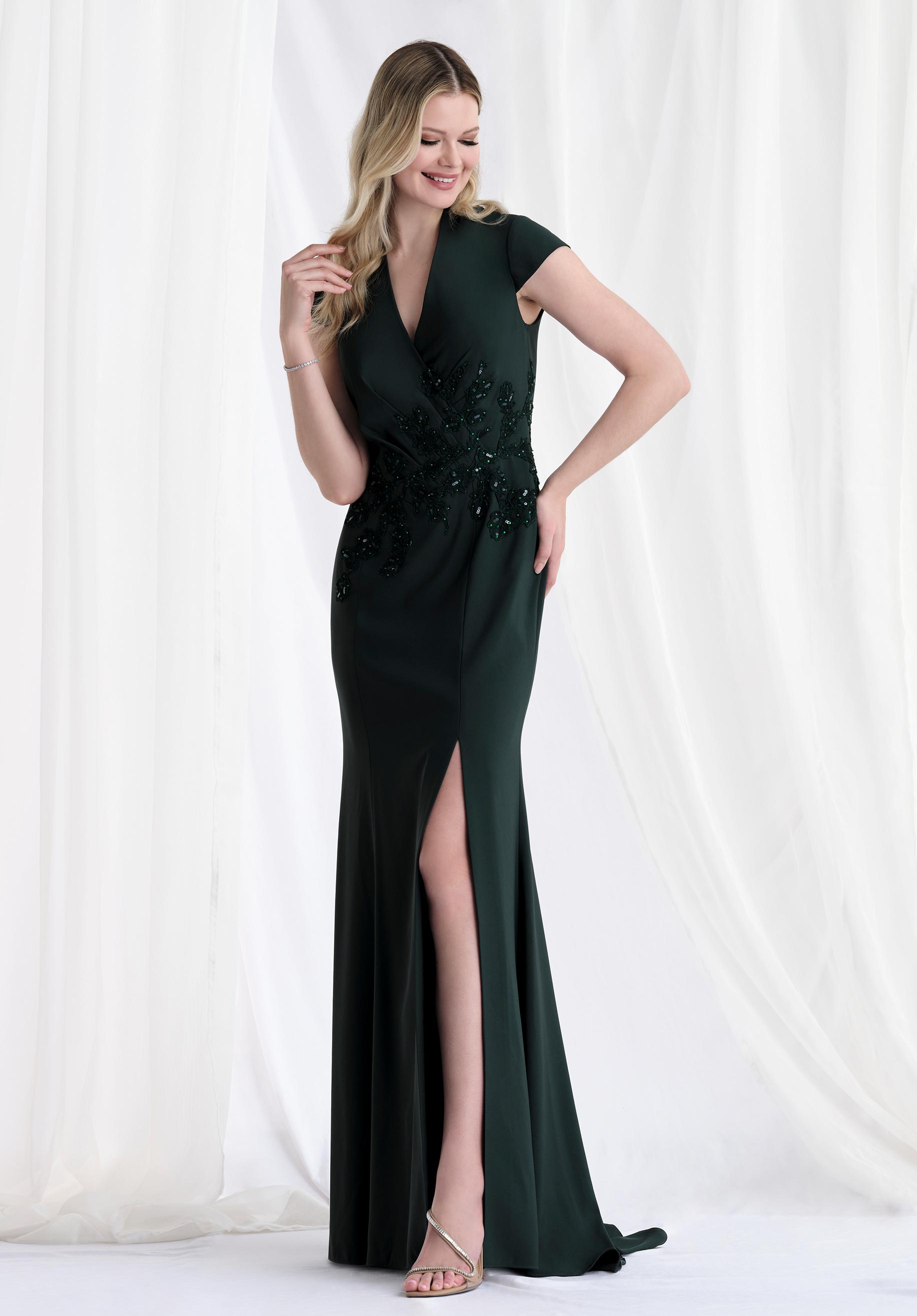 morilee-abendkleid-v-ausschnitt-cap-rmel-crepe-etuikleid image 4