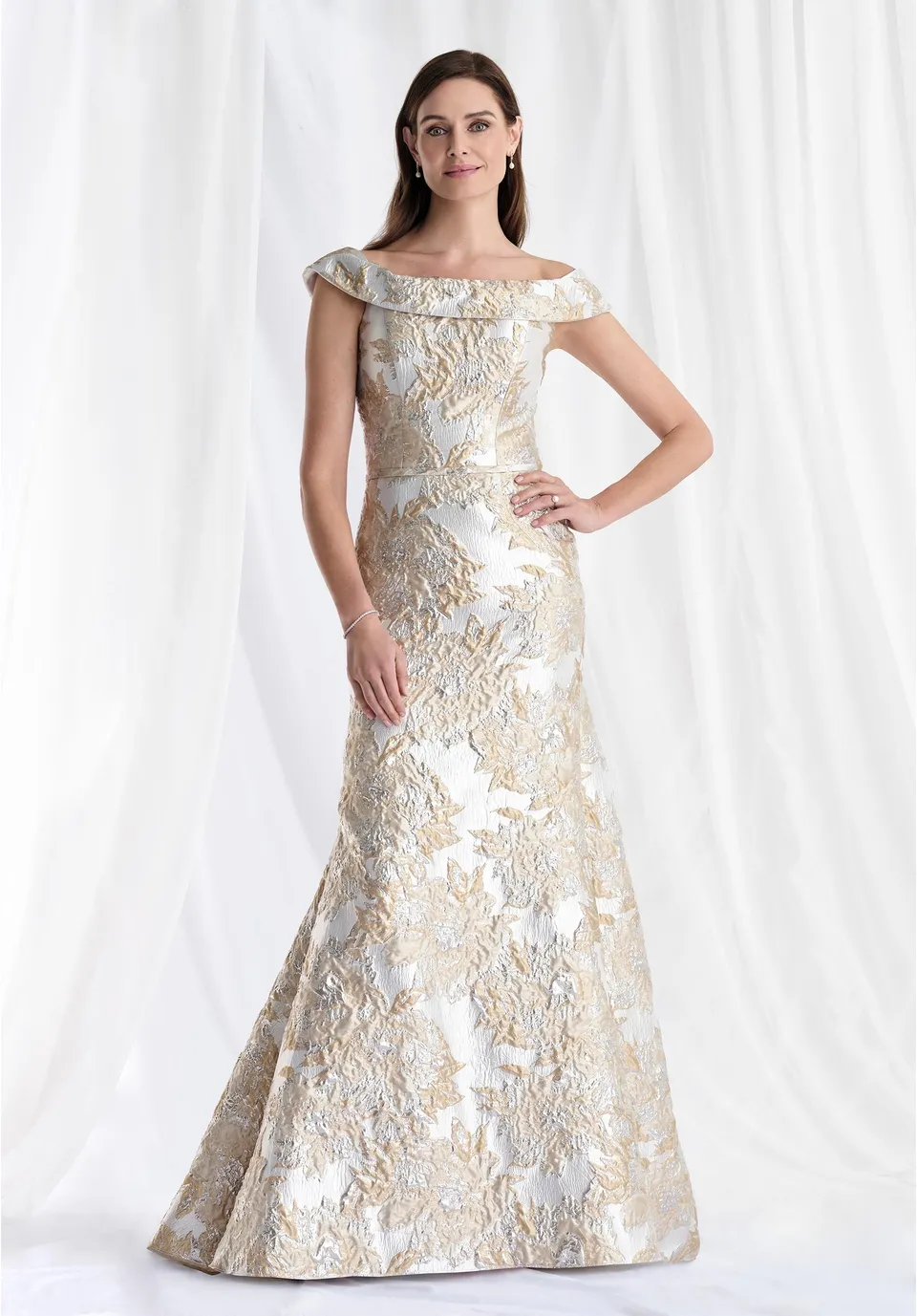 morilee-abendkleid-fit-and-flare-metallic-brokats-mit-r-schendrape image 1