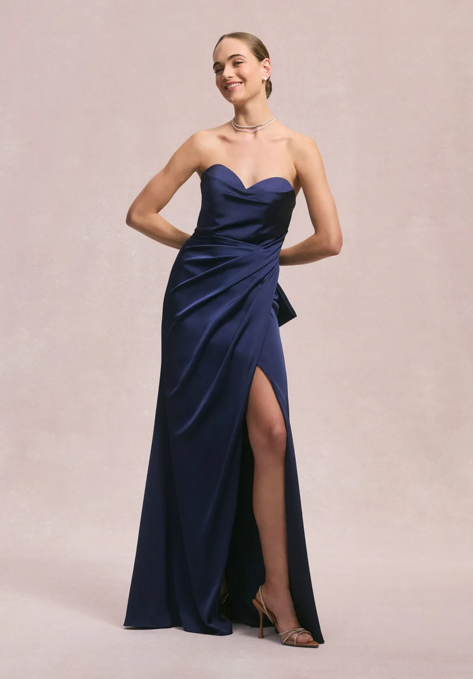 morilee-satin-brautjungfernkleid-faux-wrap-mit-schleife image 1