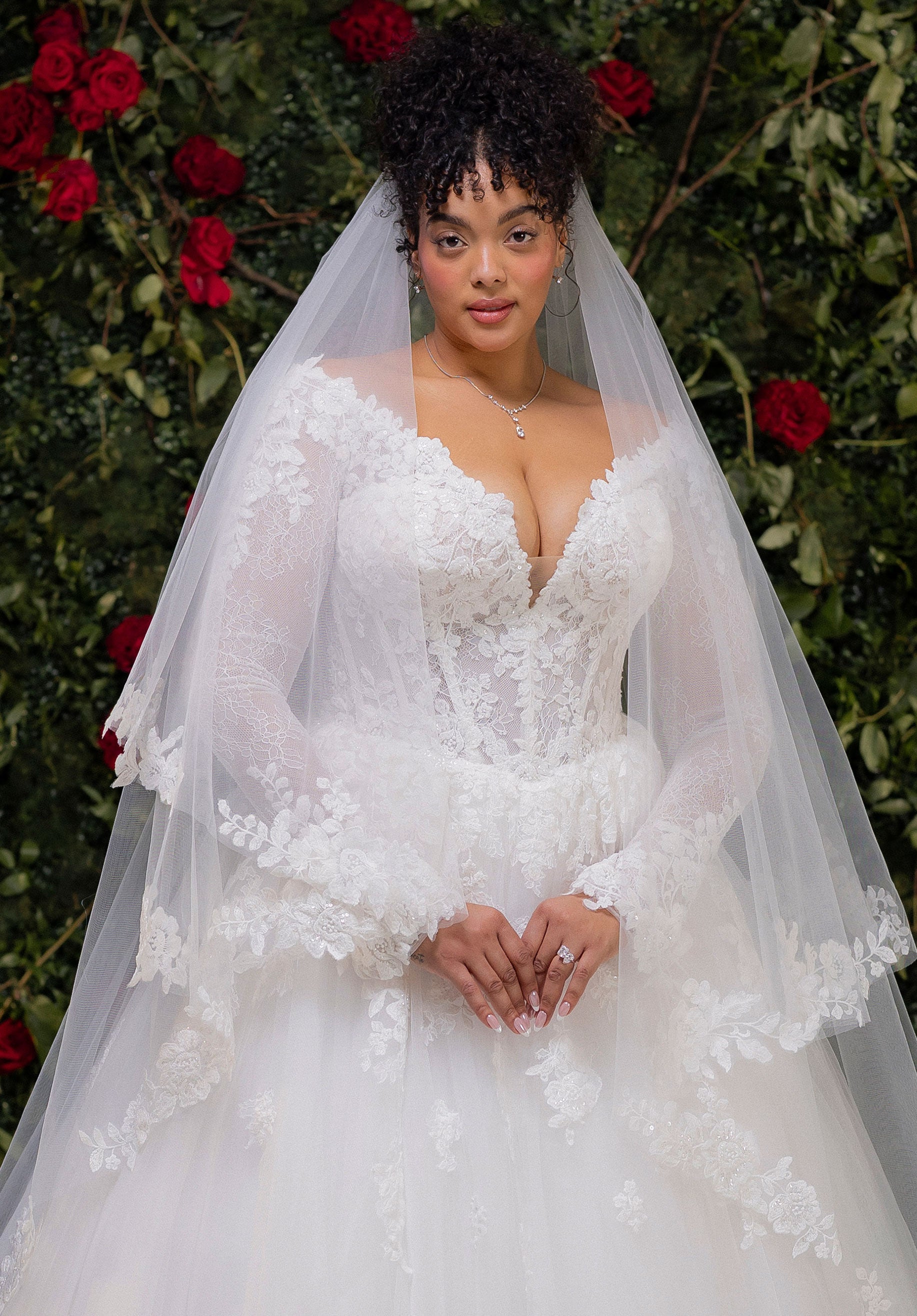 morilee-torrance-brautkleid-ballkleid-champagner-spitze-langarm image 4