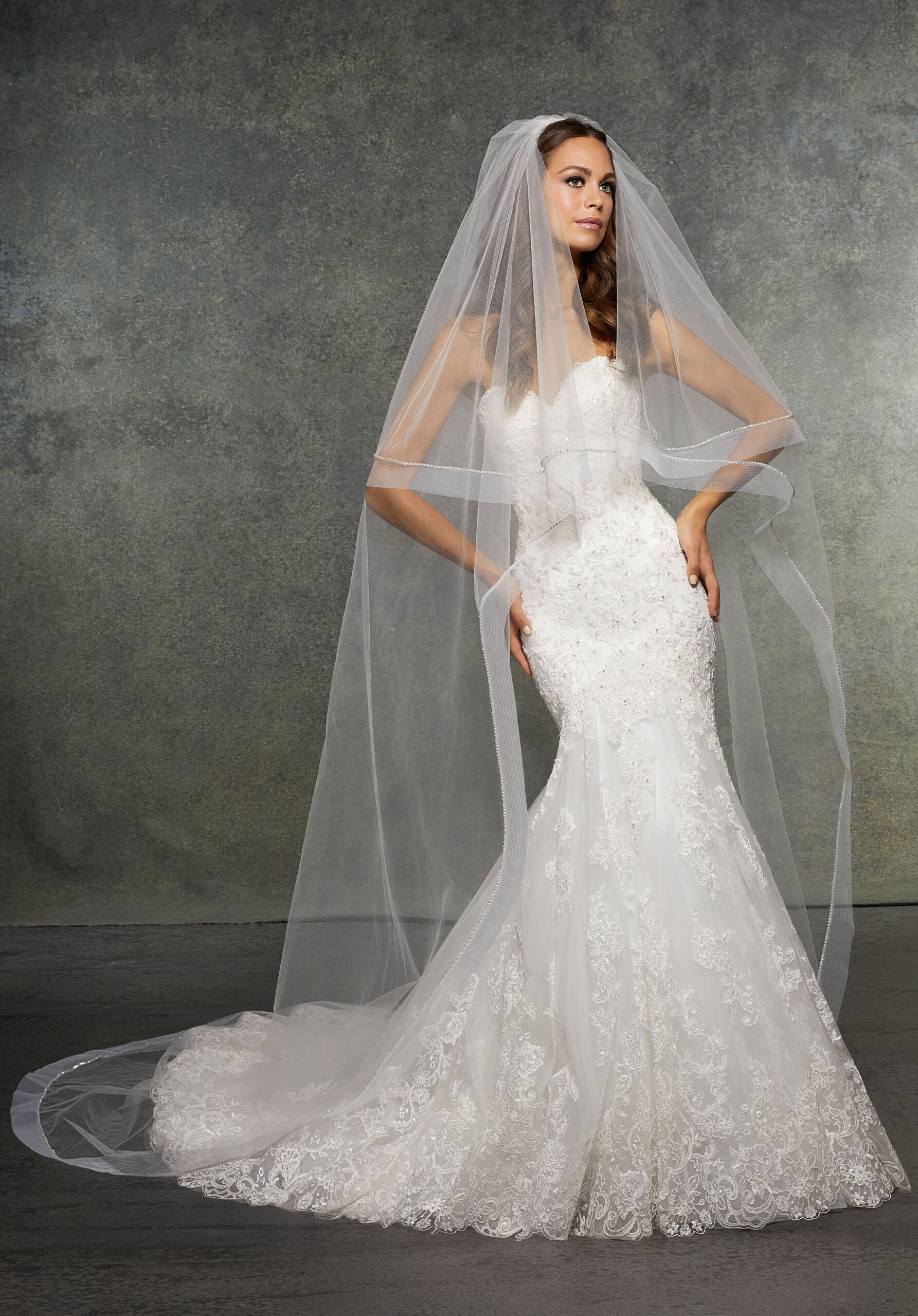 morilee-runder-brautschleier-mit-strass-und-horsehair-kante image 1