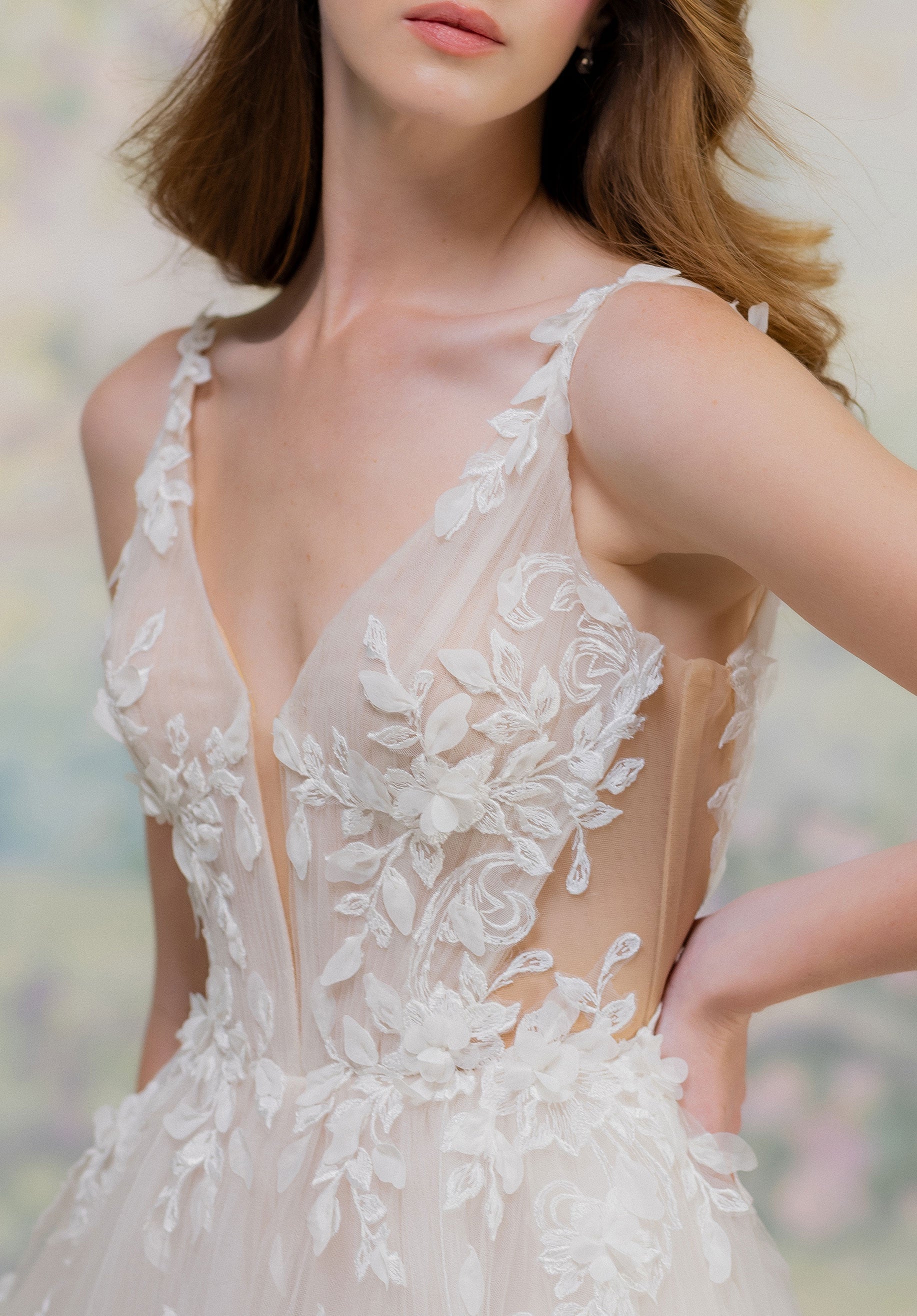 morilee-tulip-t-ll-a-linie-brautkleid-mit-blatt-applikation image 6