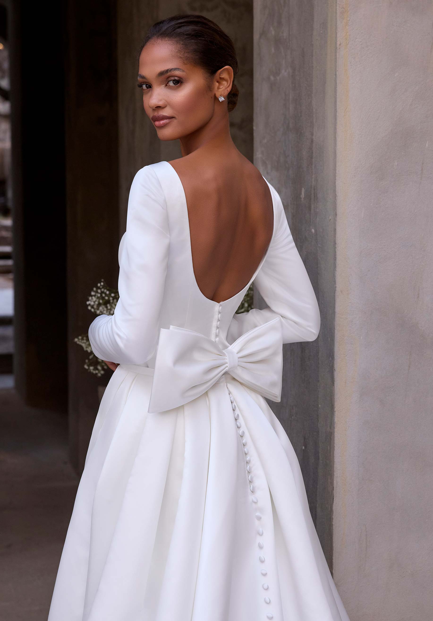 morilee-virtue-satin-mini-brautkleid-mit-berrock image 5